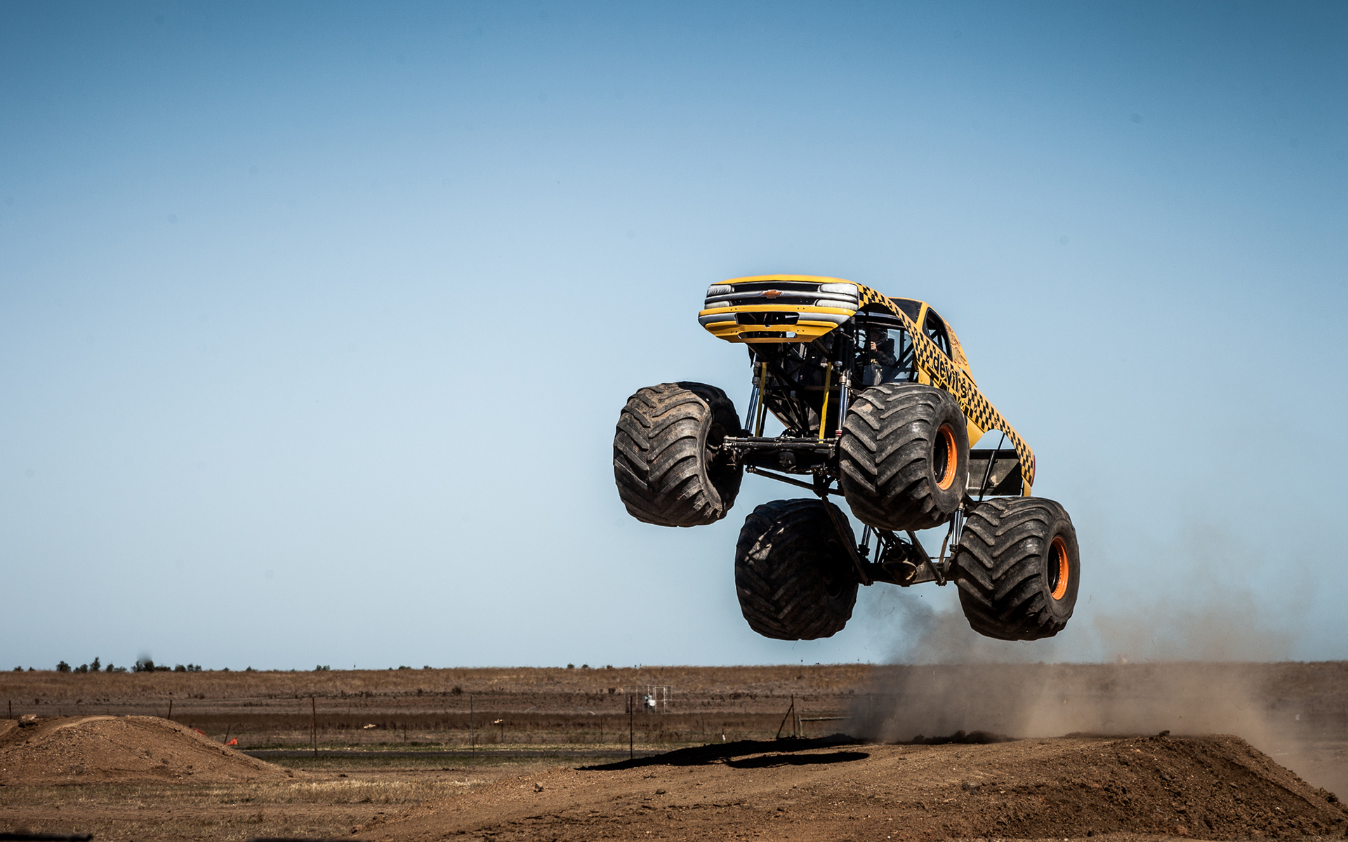 Monster Trucks Wallpaper PC #N153G68