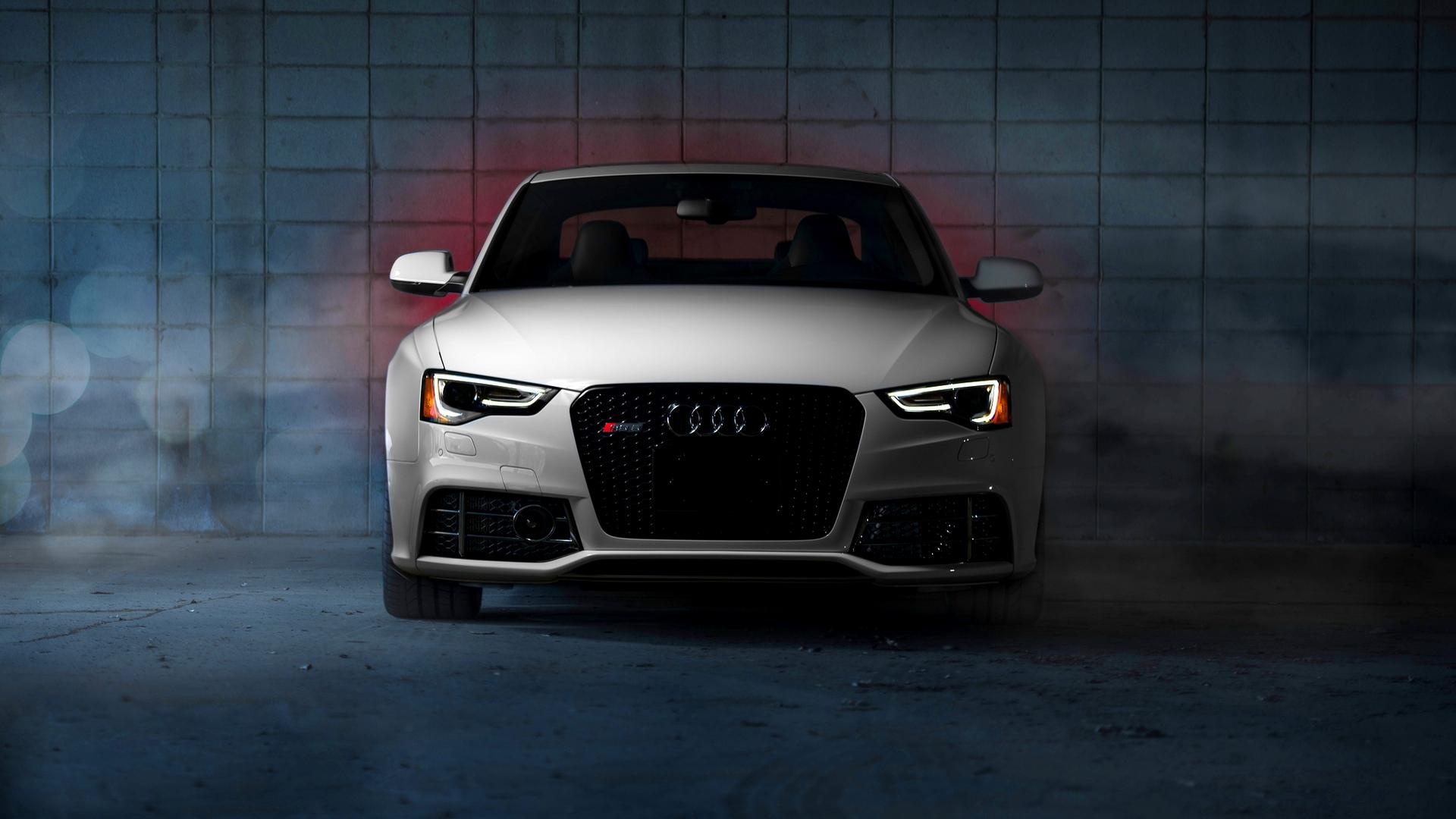 White Audi RS5 Wallpaper