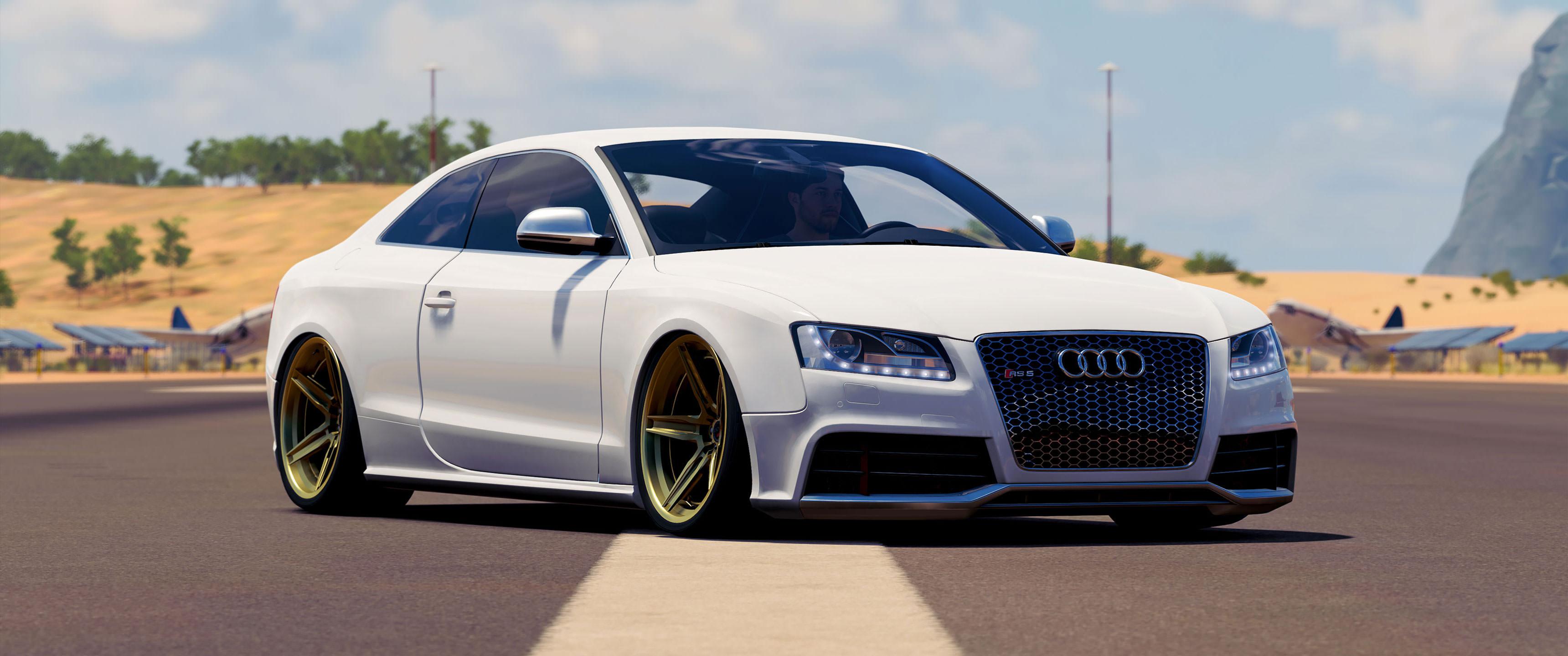 Audi RS5 & Gold Wallpaper 2560x1440 / 3440x1440