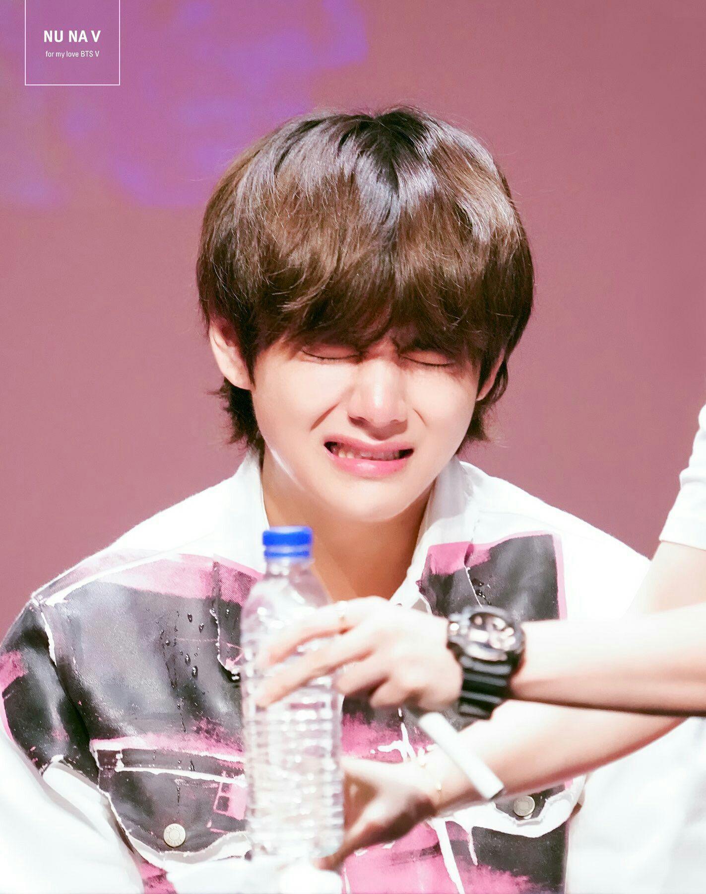 BTS Lockscreens's cute crying face