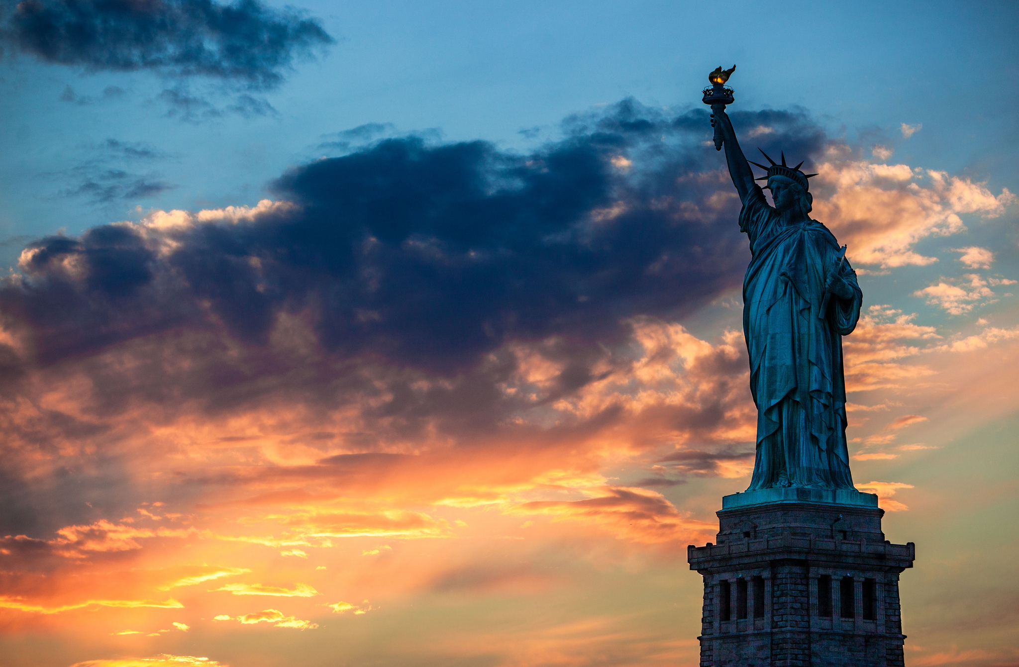 Statue of liberty in new york HD wallpaper