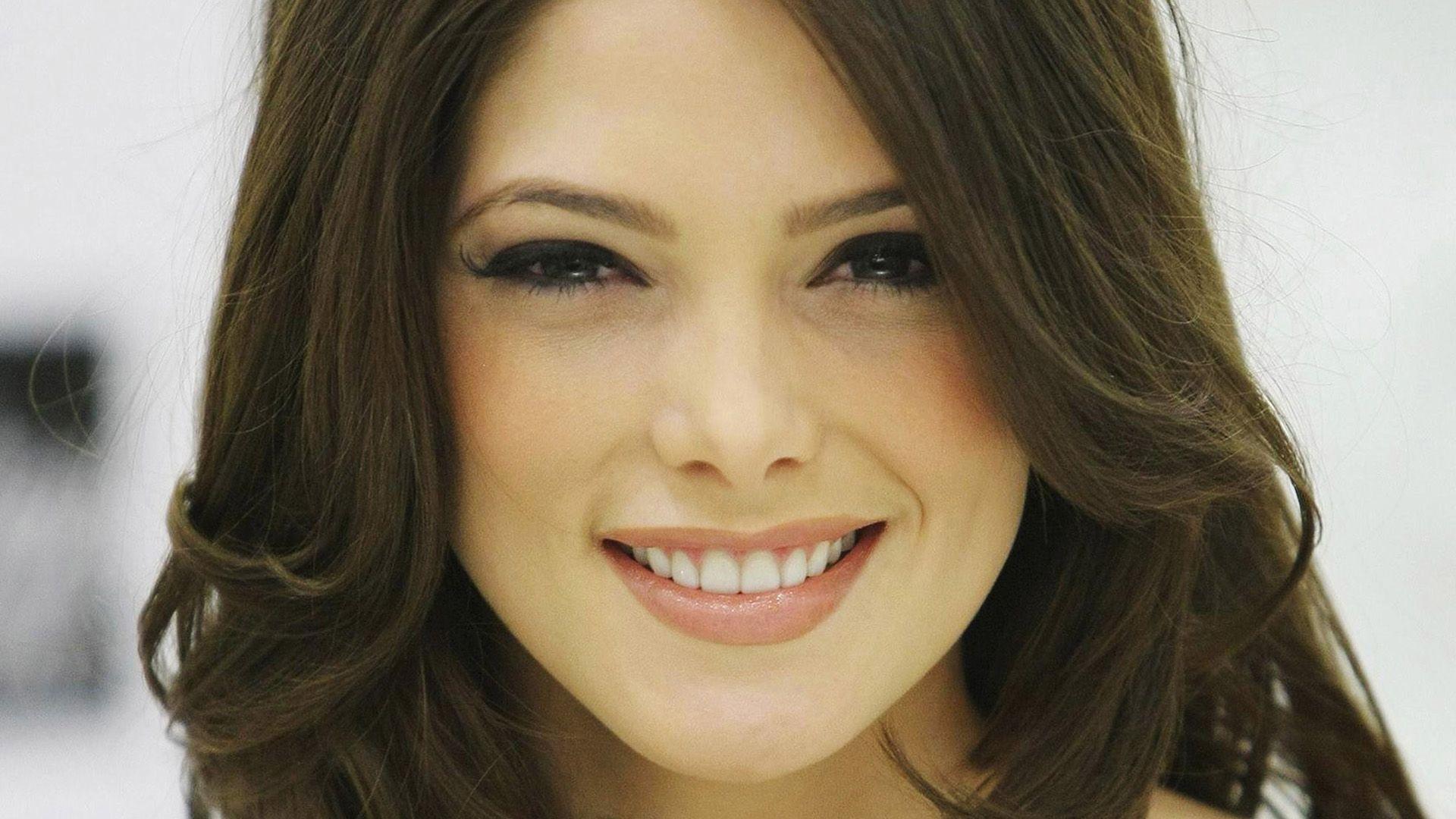 Wallpaper OF Ashley Greene