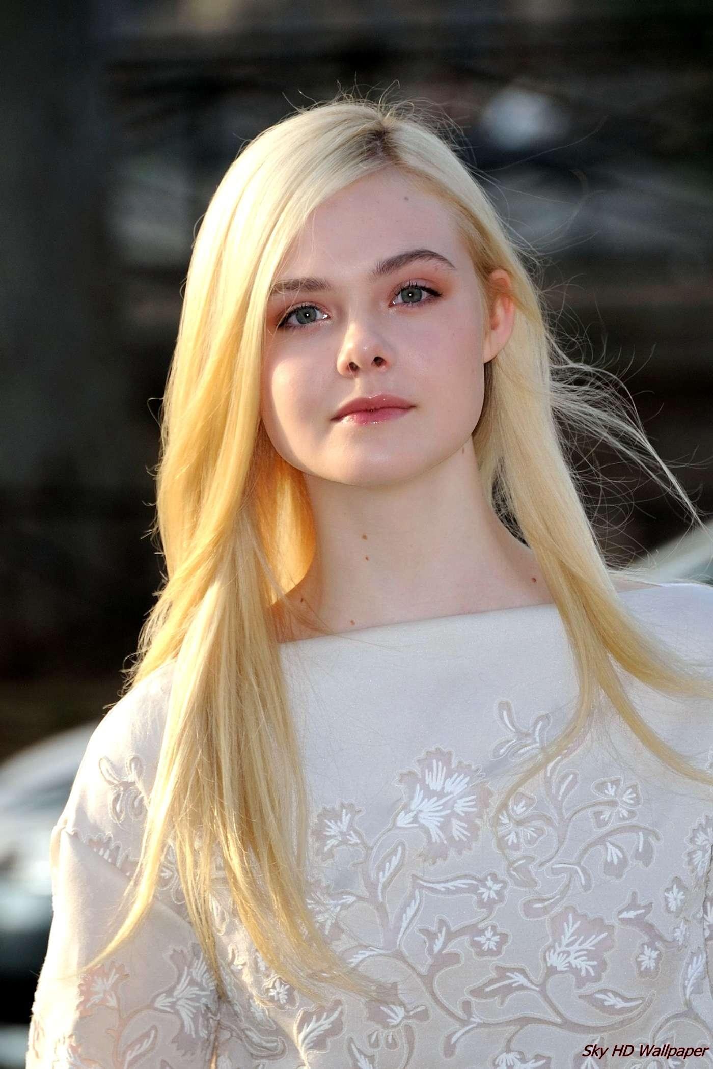 Elle Fanning Wallpaper