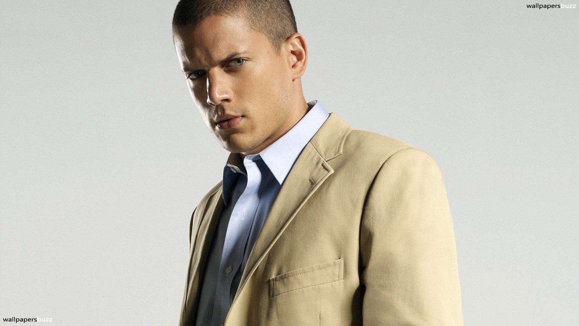 Wentworth Miller in the suit HD Wallpaper