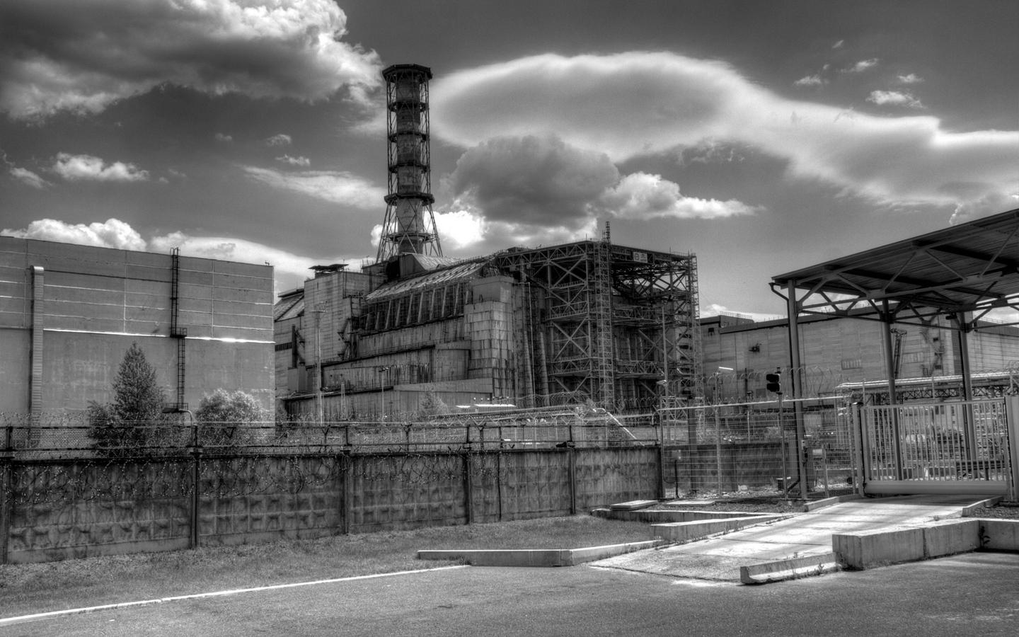 Download wallpaper 1440x900 city, street, chernobyl, explosion