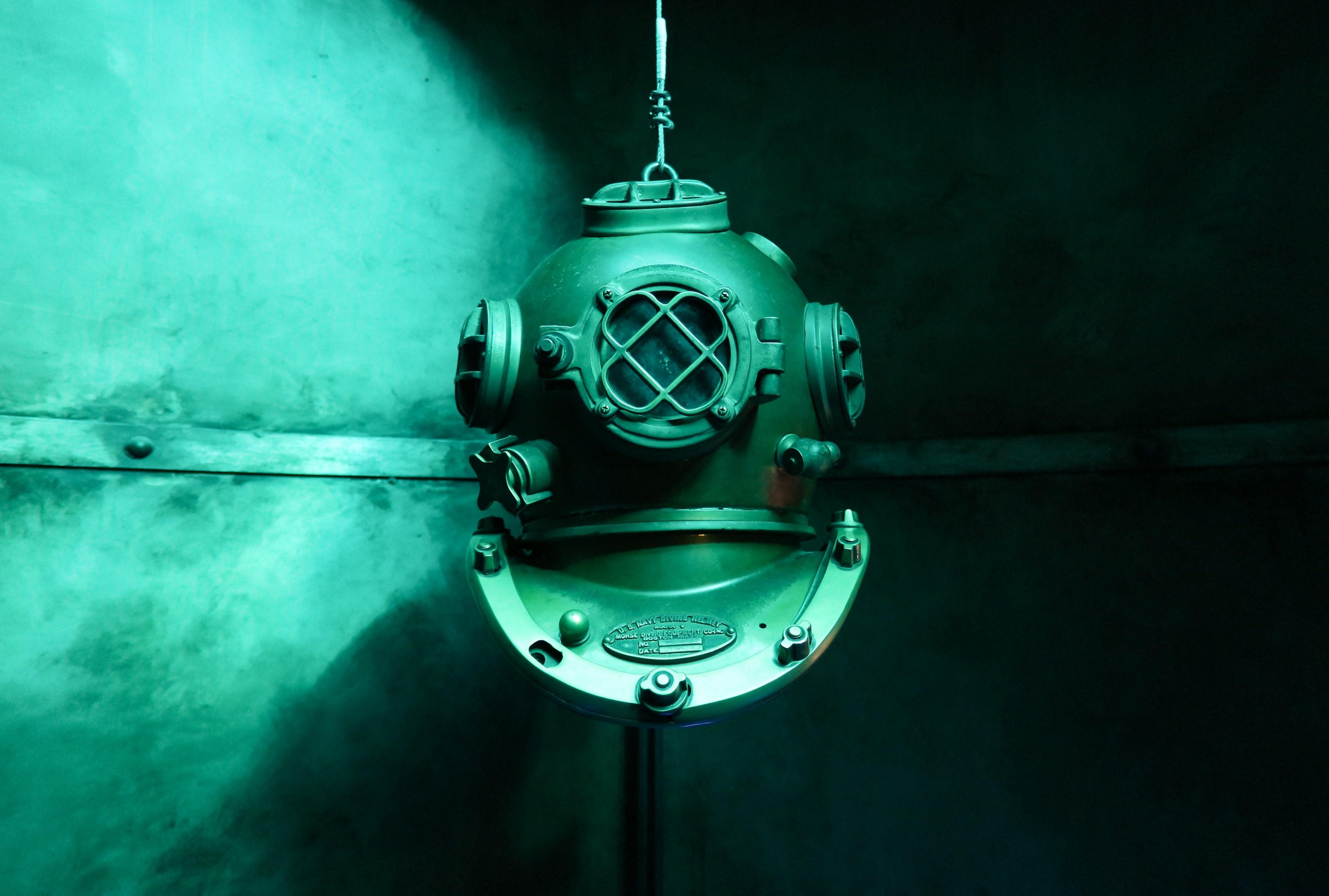 helm #diving #old #underwater 4k wallpaper and background