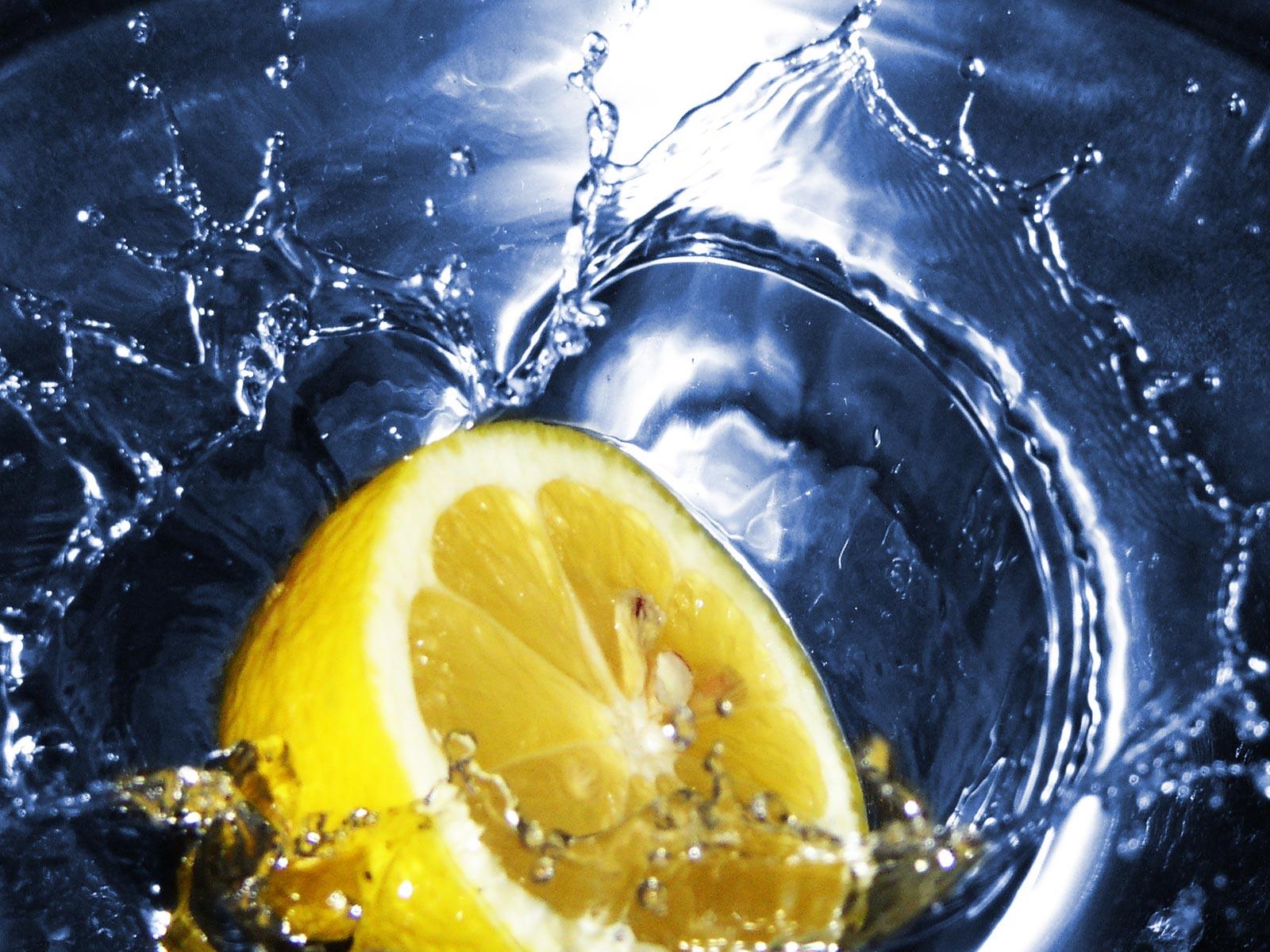 Lemon In Water. Download HD Wallpaper