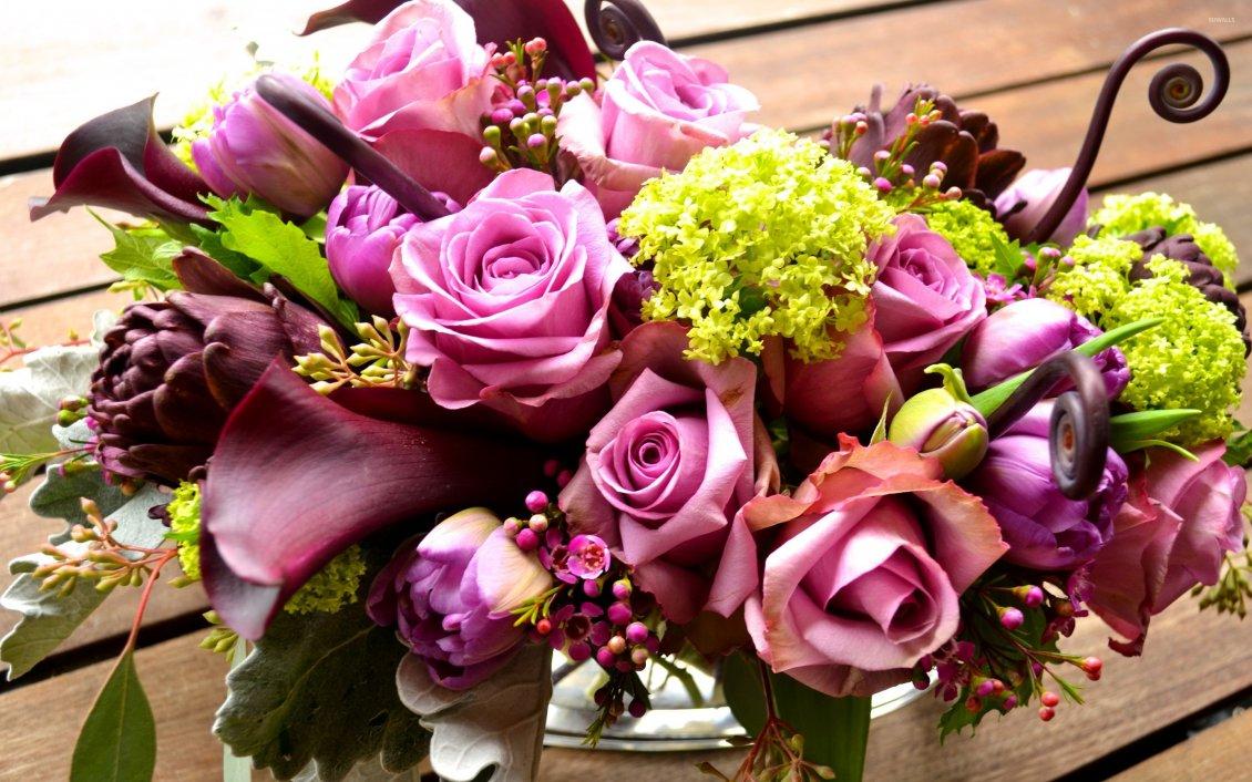 Fresh flowers in a wonderful bridal bouquet