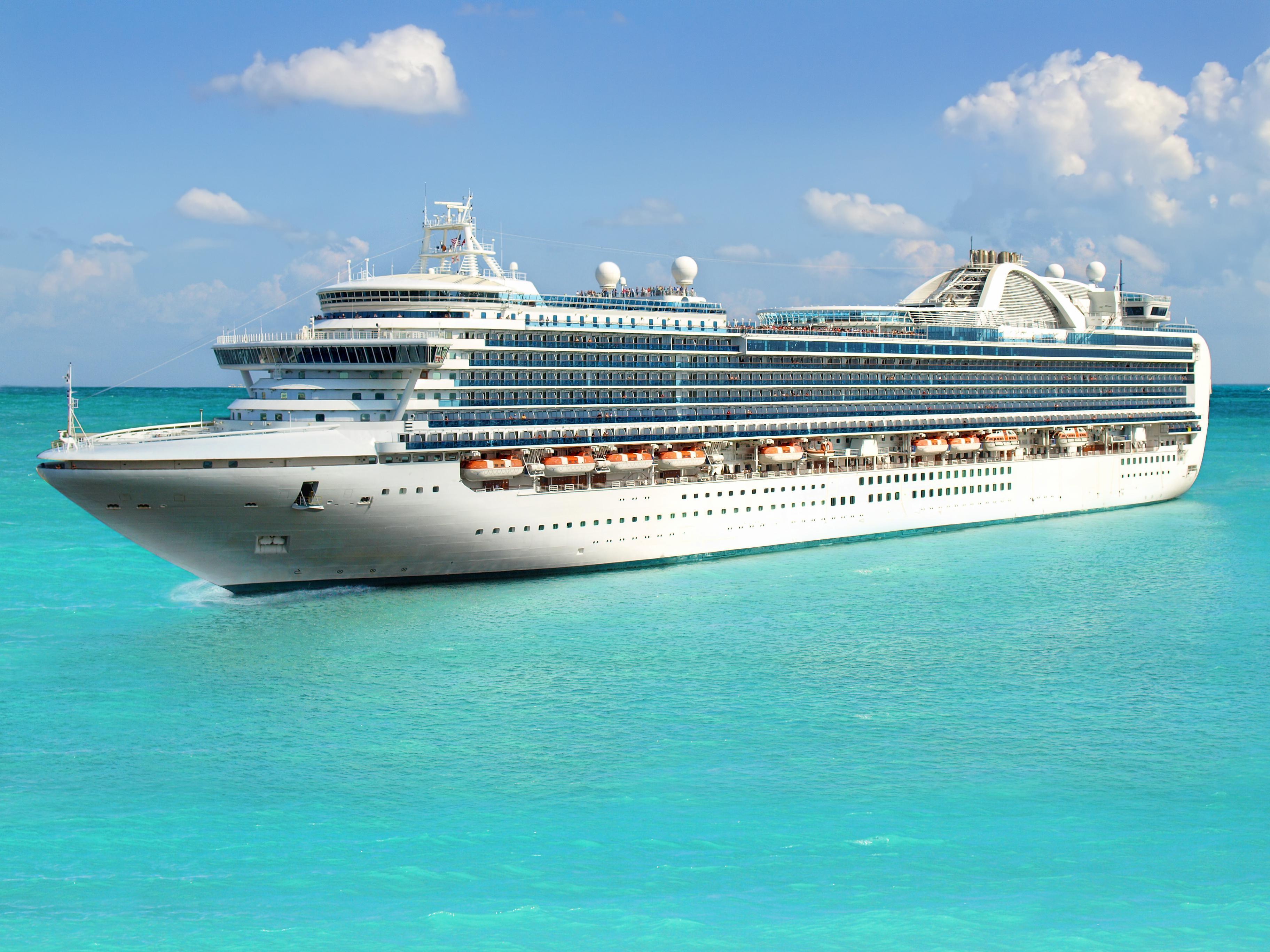 1105x719px 95.32 KB Huge Cruise Ship wallpaper