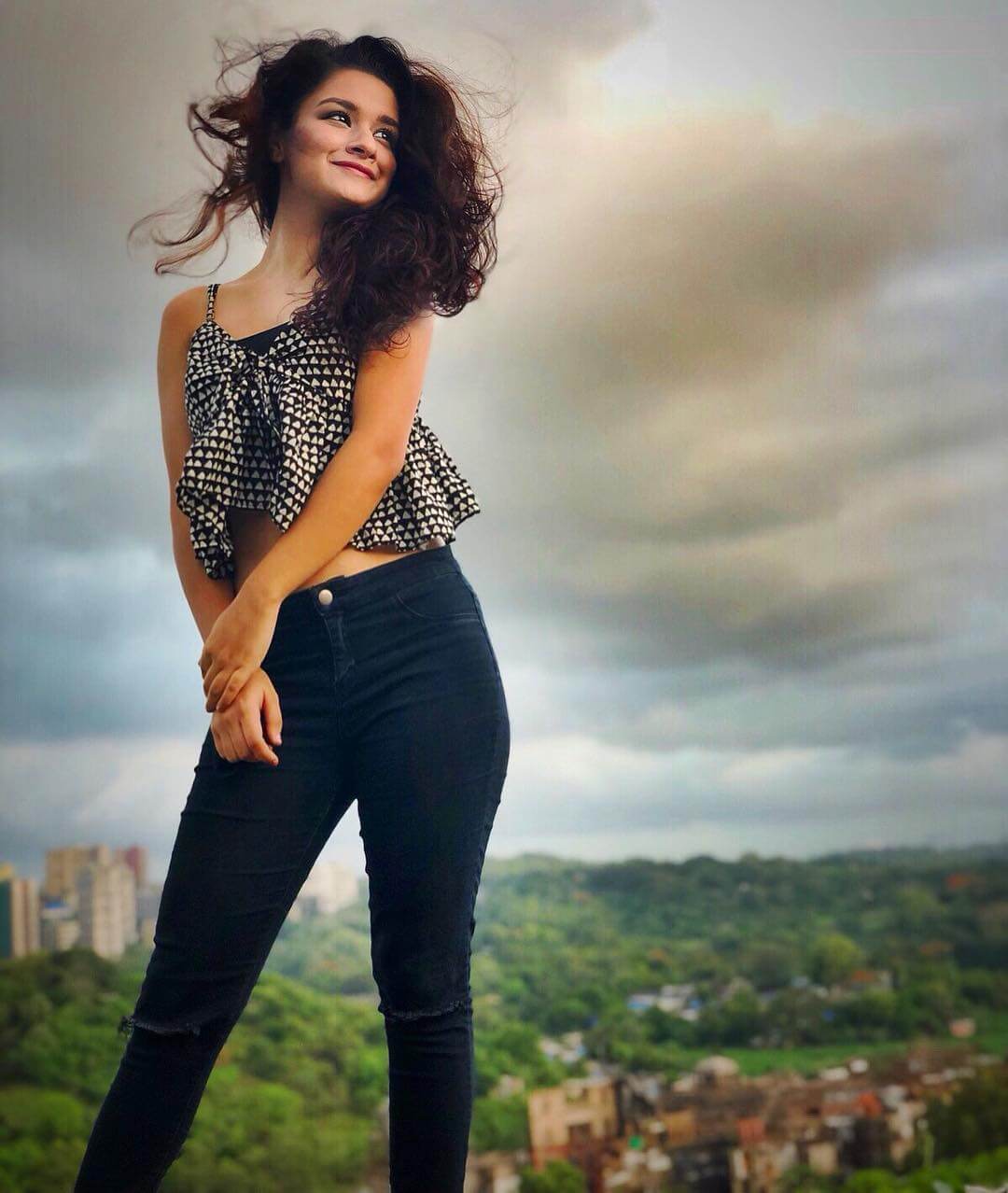 Avneet Kaur Image 8