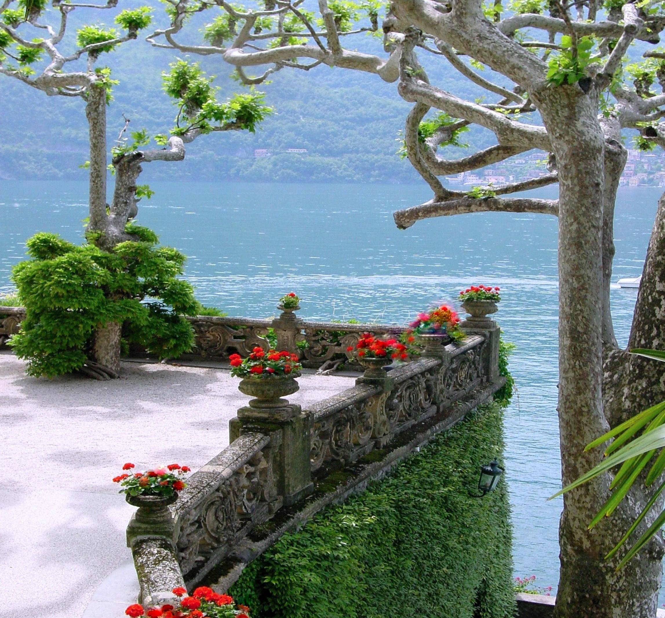 Lakes: Como Italy Lake Balnianello Villa Picture Wallpaper for HD