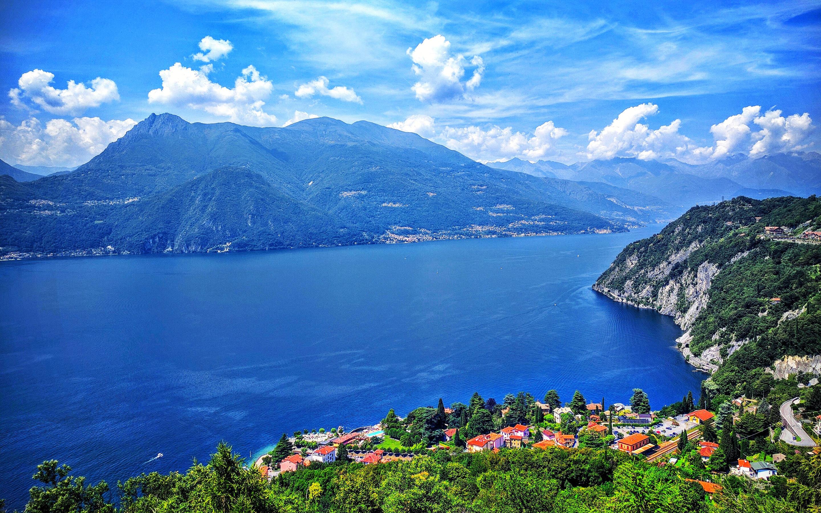Download wallpaper Lake Como, summer, mountains, blue sky, Italy