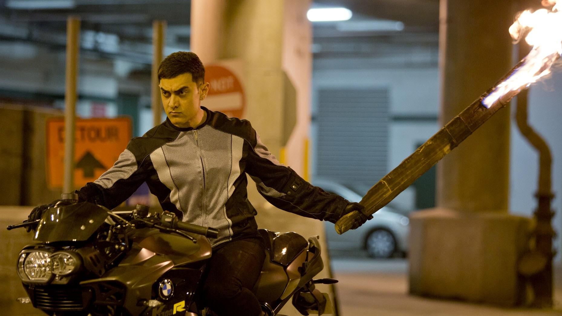 Aamir Khan on Bike in Dhoom 3 Bollywood Movie HD Wallpaper. HD