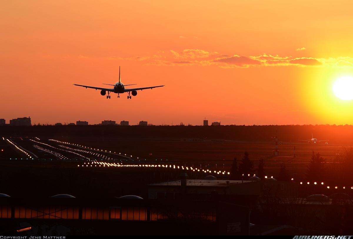 Airbus A320 Wallpaper and Background Image