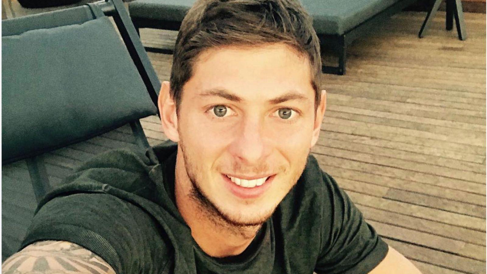 Emiliano Sala missing plane search resumes in coastal areas