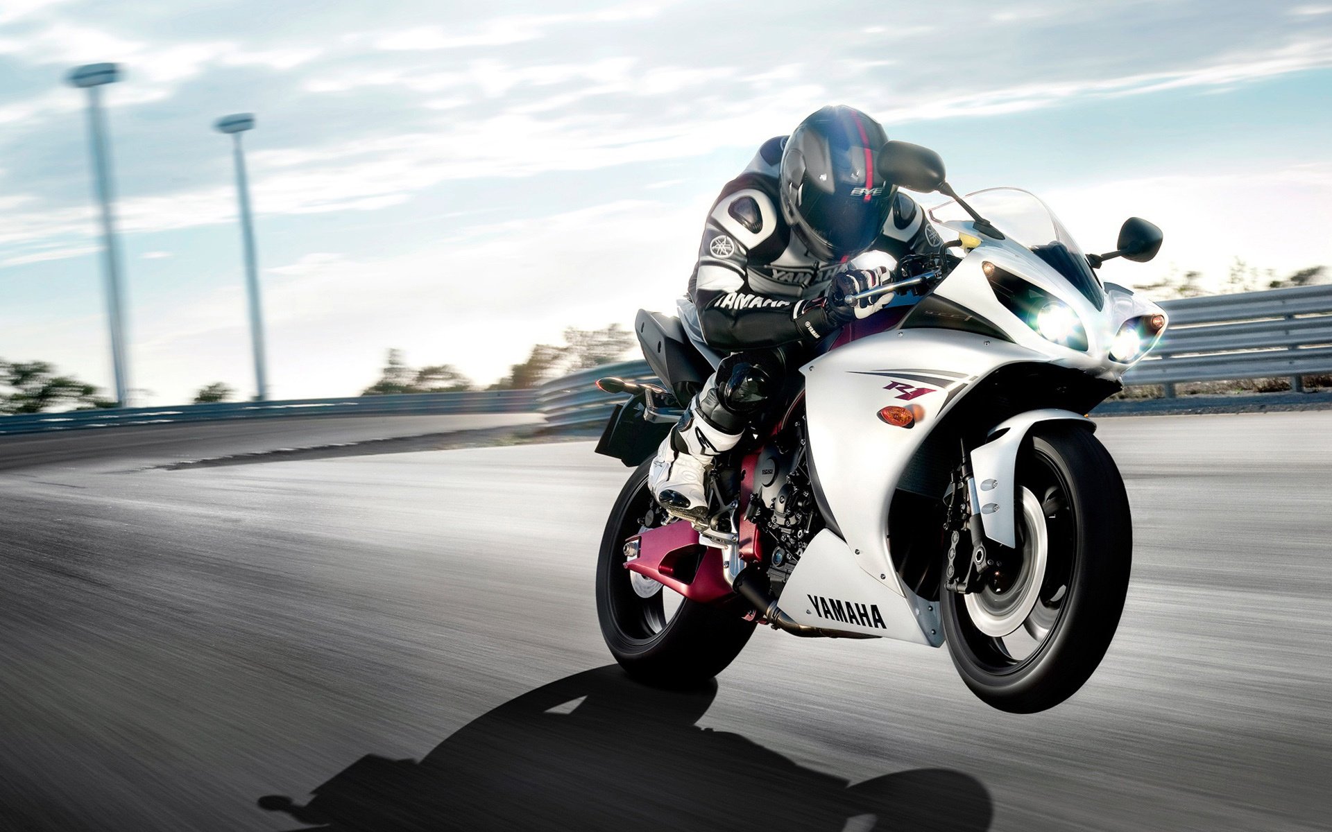 Daily Wallpaper: Yamaha YZF R1. I Like To Waste My Time