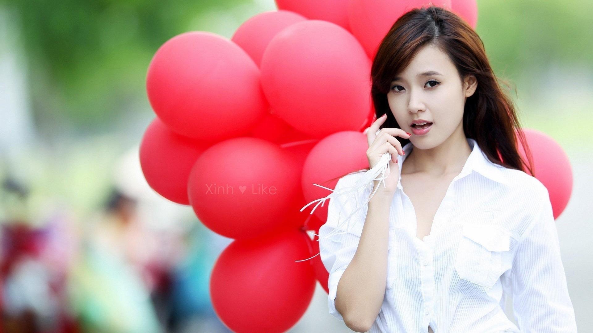 Beautiful girl with balloons wallpaper. PC