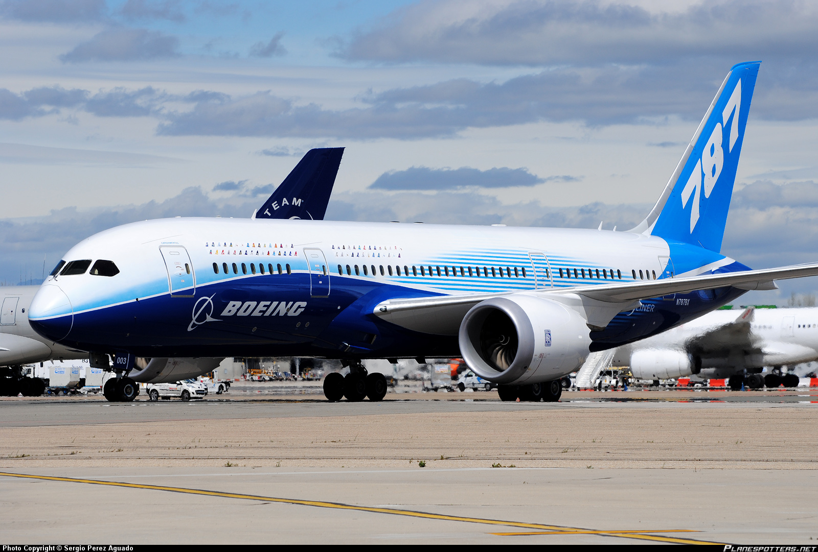 Monday 04th May 2015 Boeing 787 Dreamliner Desktop