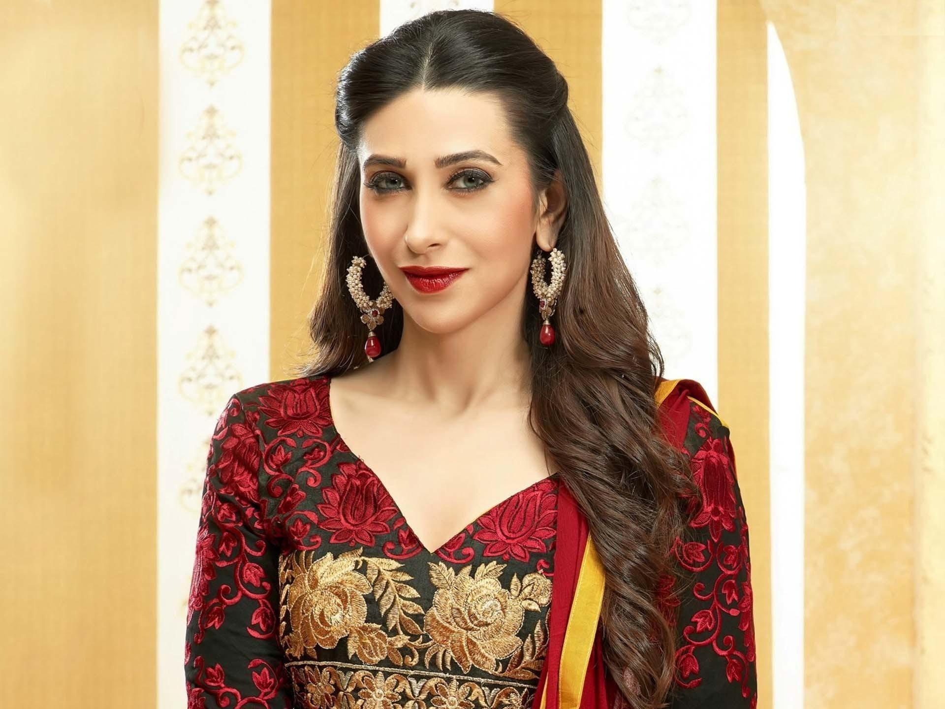 Download Karishma Kapoor Wallpaper HD Download Karishma