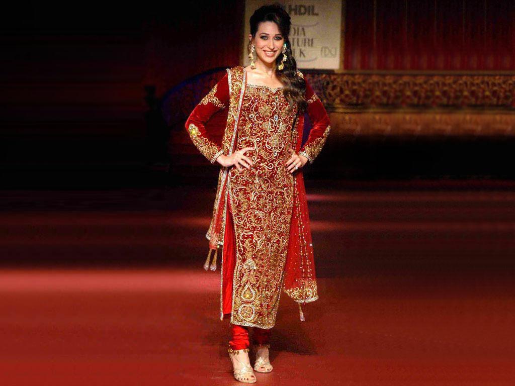 Karisma Kapoor Hot Pics Navel Bikini Shorts HD Photo