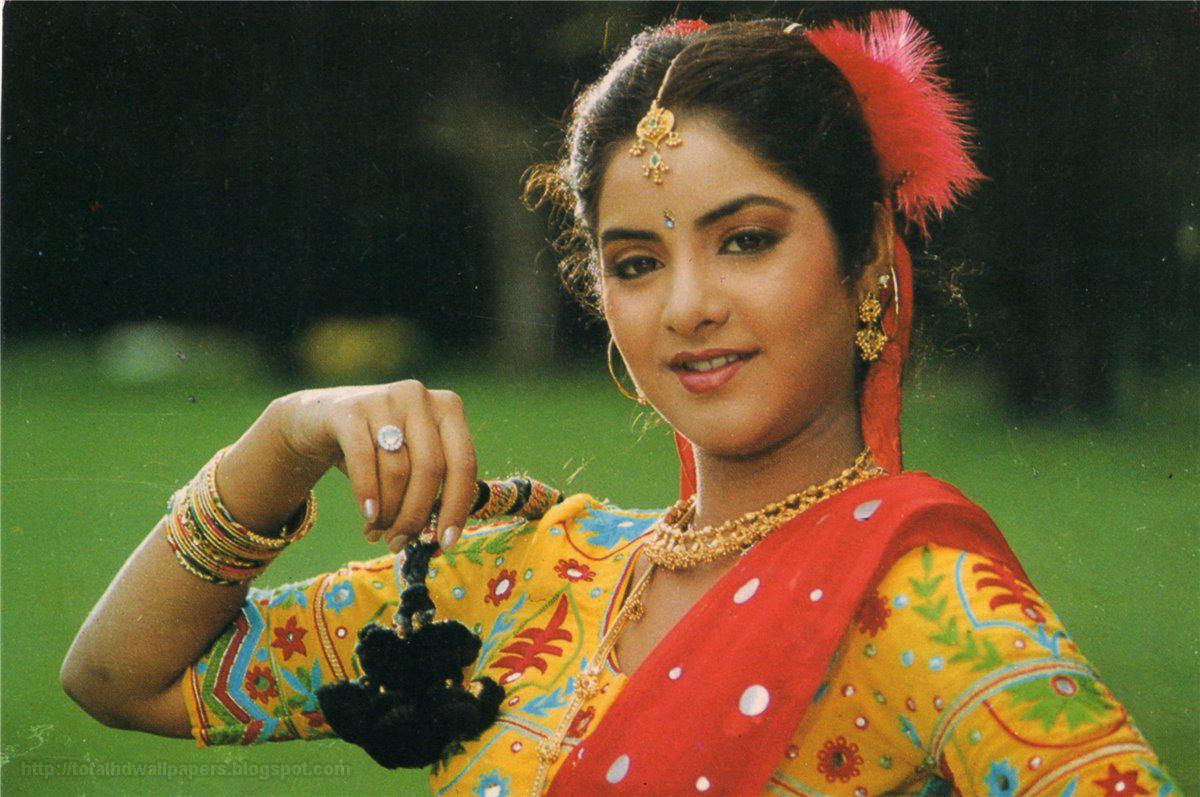 Tamil Actress HD Wallpaper FREE Downloads: Divya Bharti HD Wallpaper