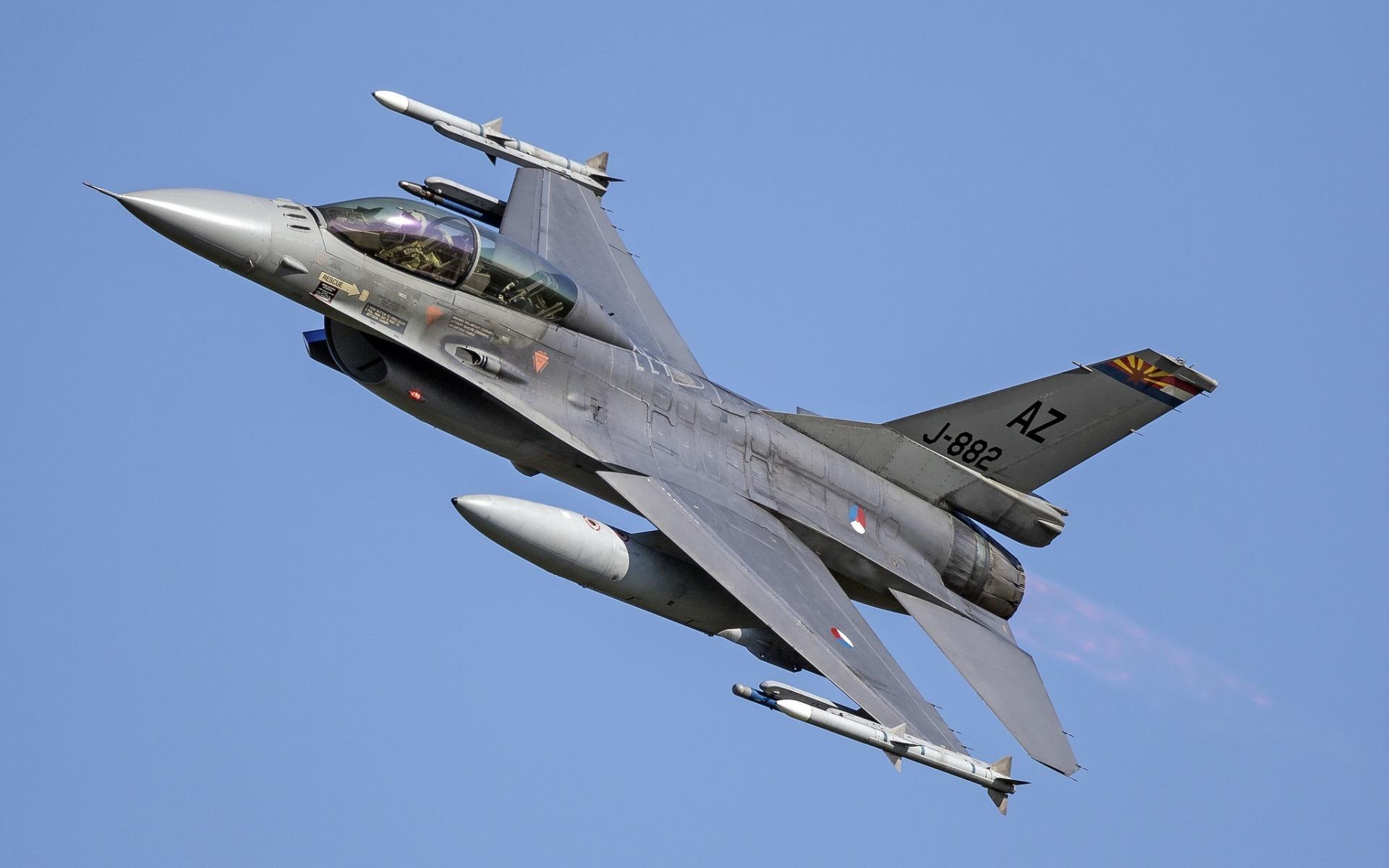 Download Wallpaper General Dynamics F 16 Fighting Falcon, F 16BM
