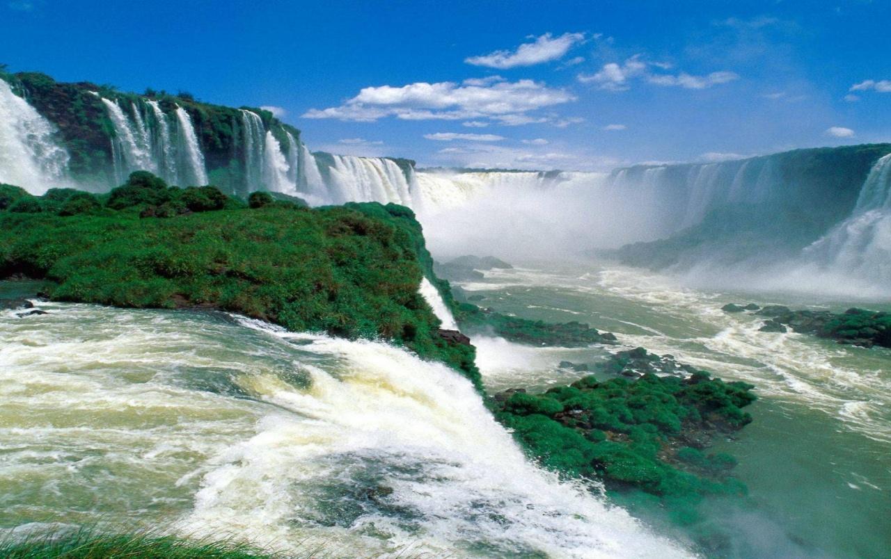 Iguazu Falls wallpaper. Iguazu Falls