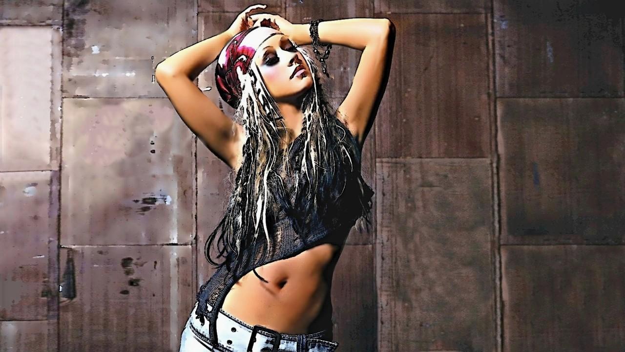 Christina Aguilera Posing wallpaper. Christina Aguilera Posing