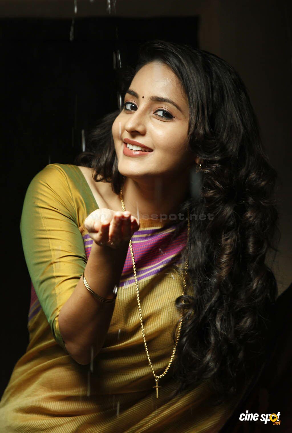 Bhama Malayalam Beautiful Actress Hd Wallpapers Video Photos My Xxx