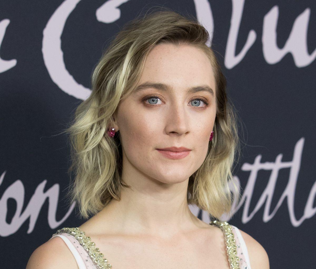 HD Pics of Saoirse Ronan At Mary Queen Of Scots Photocall In Berlin