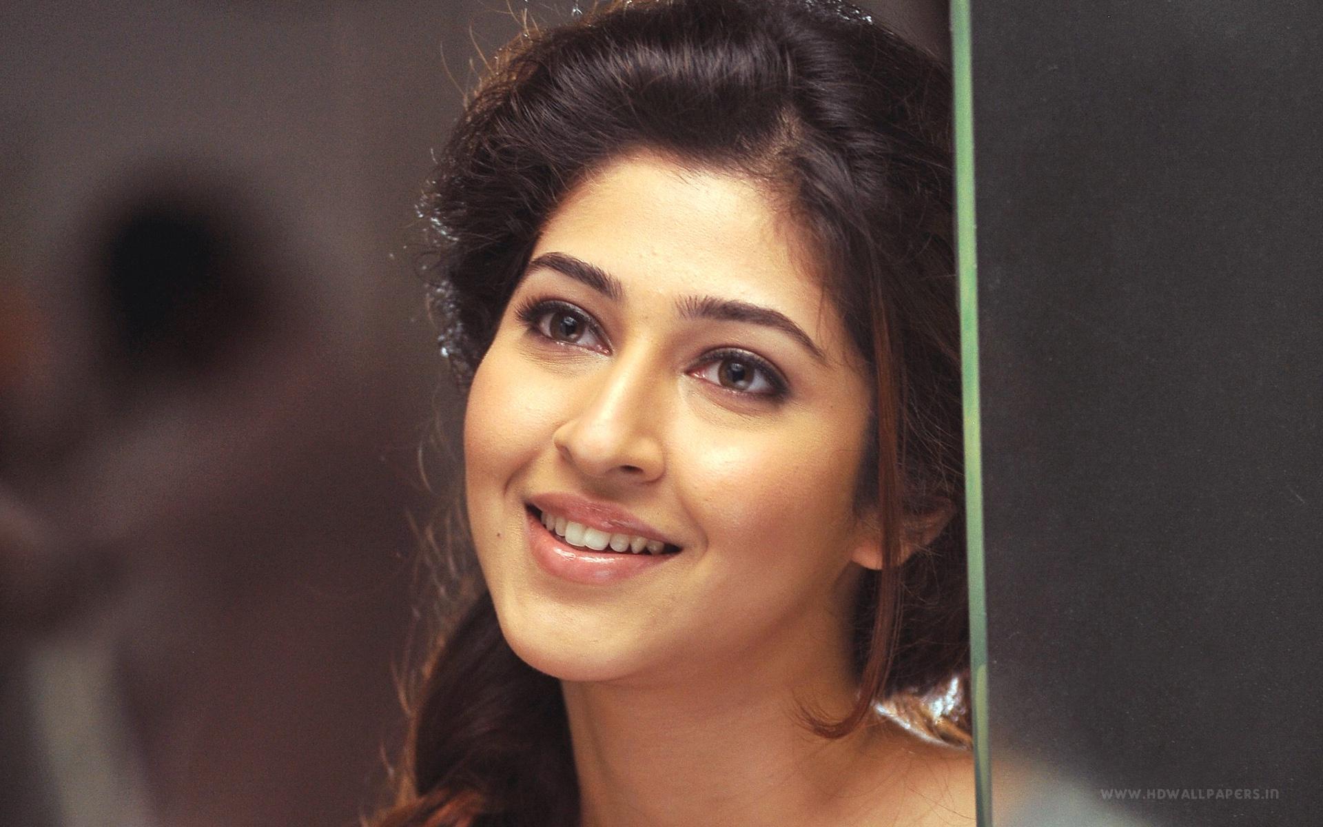 Actress Sonarika Bhadoria Wallpaper in jpg format for free download