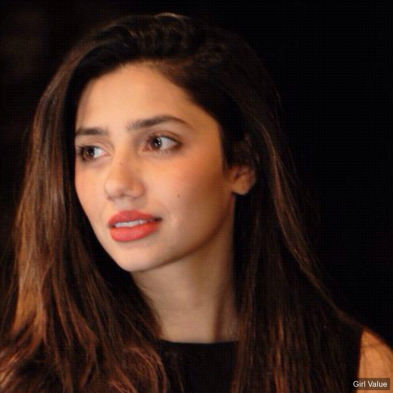 beautiful mahira khan photo eyes style hair