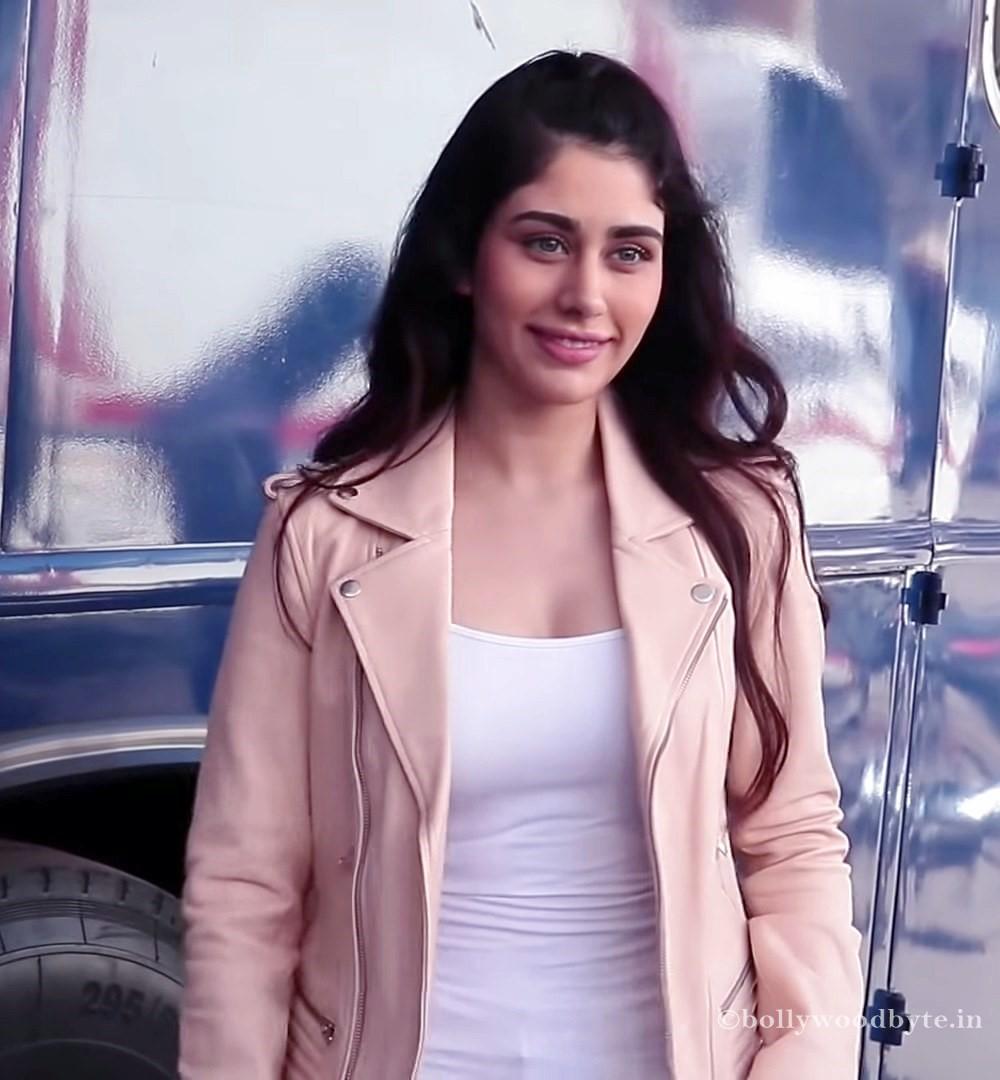 LoveYatri Promotional Photohoot Warina Hussain, View Her Pics