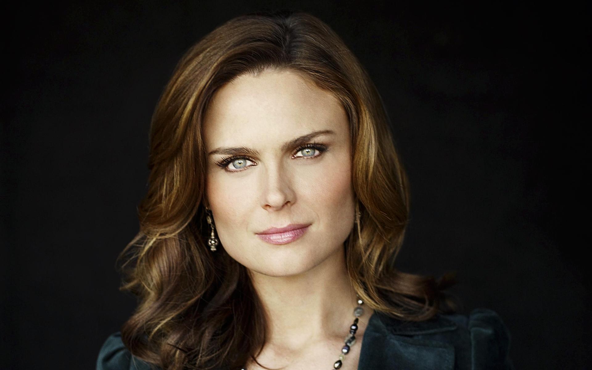 Emily Deschanel Wallpaper 5 X 1200