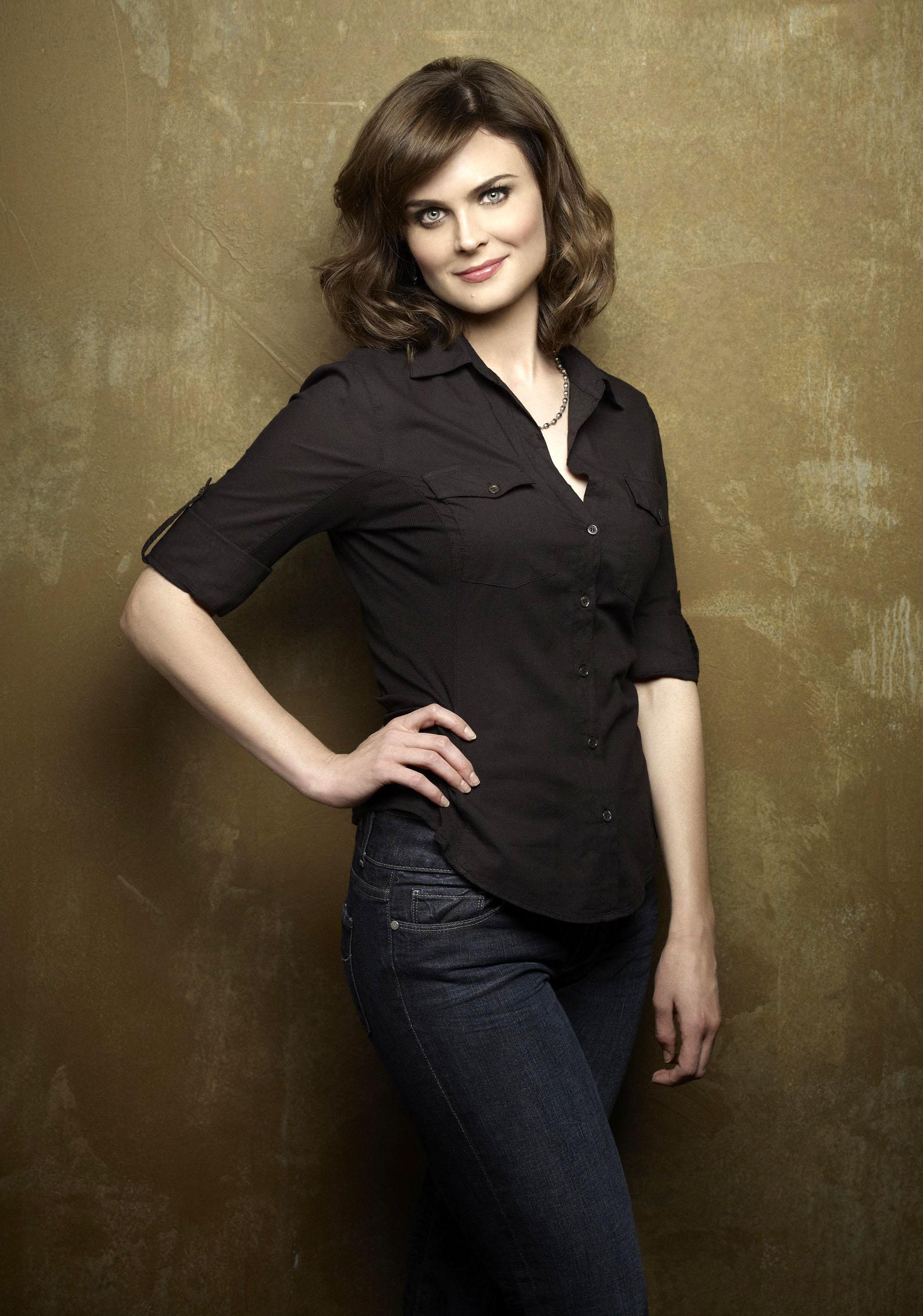 Emily Deschanel Wallpaper