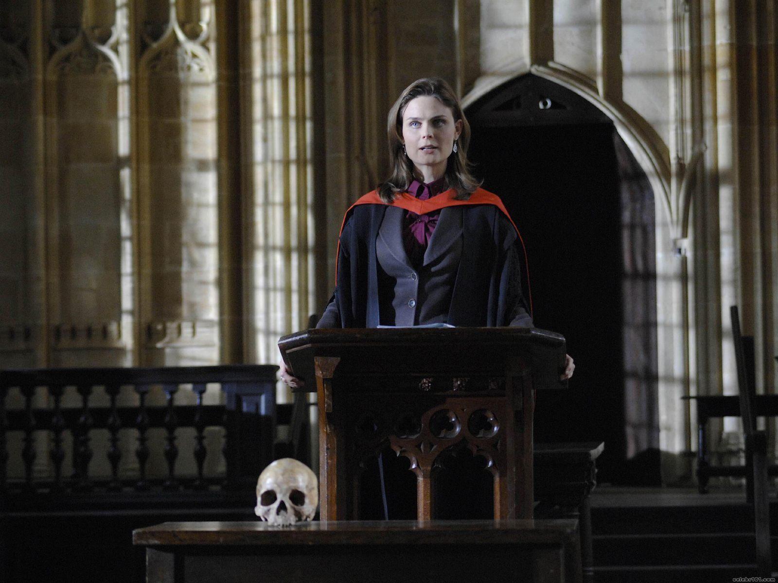 Emily Deschanel Wallpaper