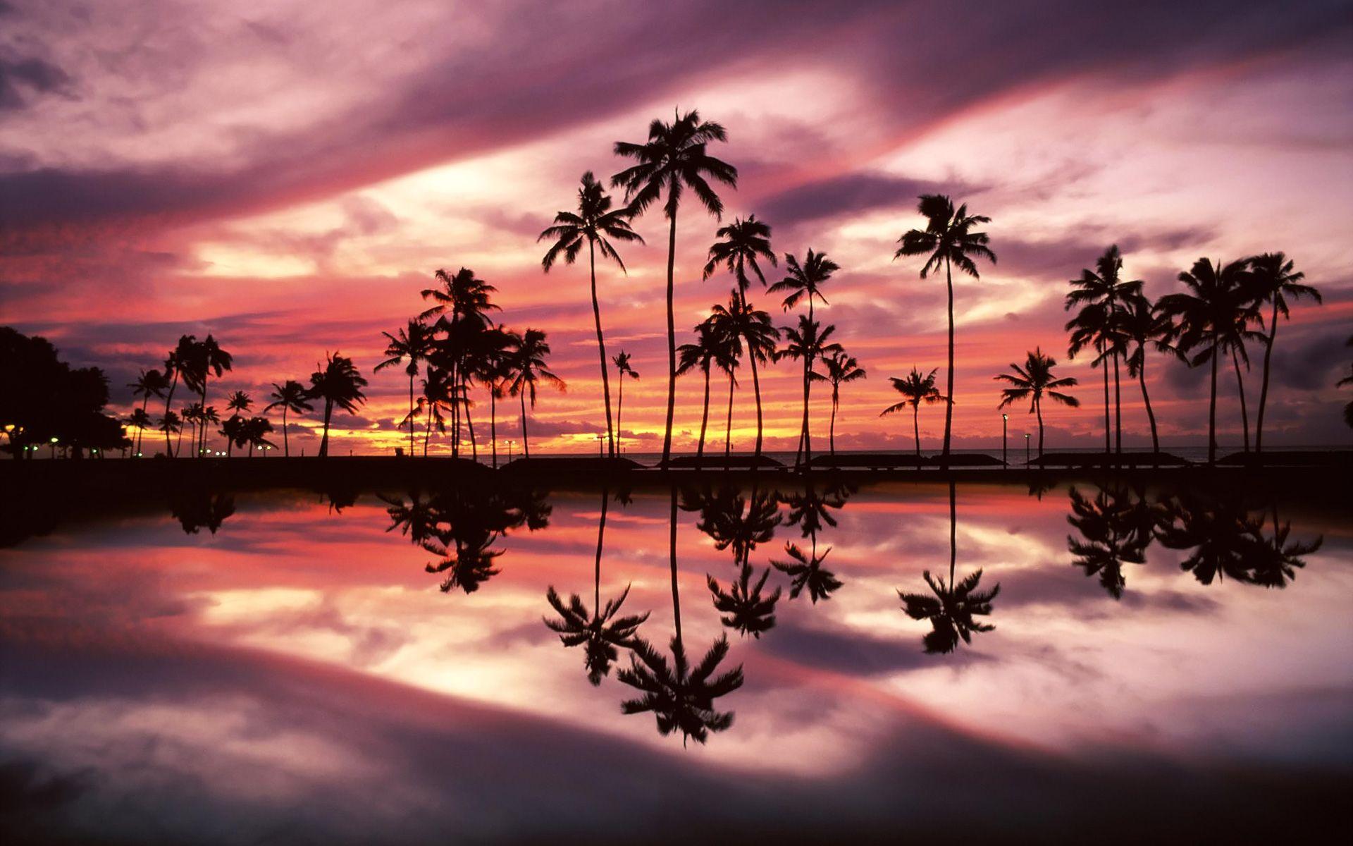 Sunset over the Ala Moana Beach Park, Honolulu, Oahu, Hawaii