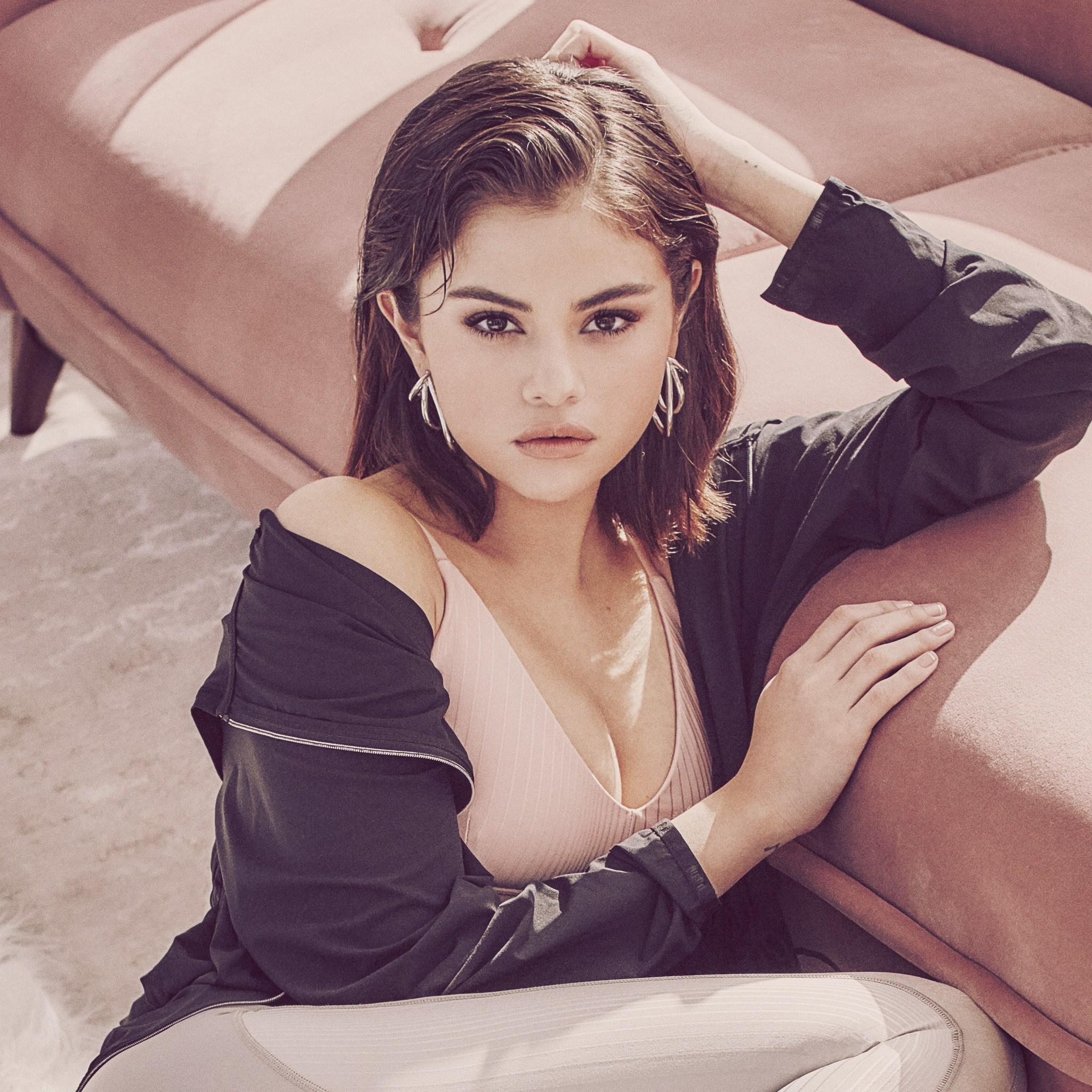 Download Selena Gomez Wallpaper For Android