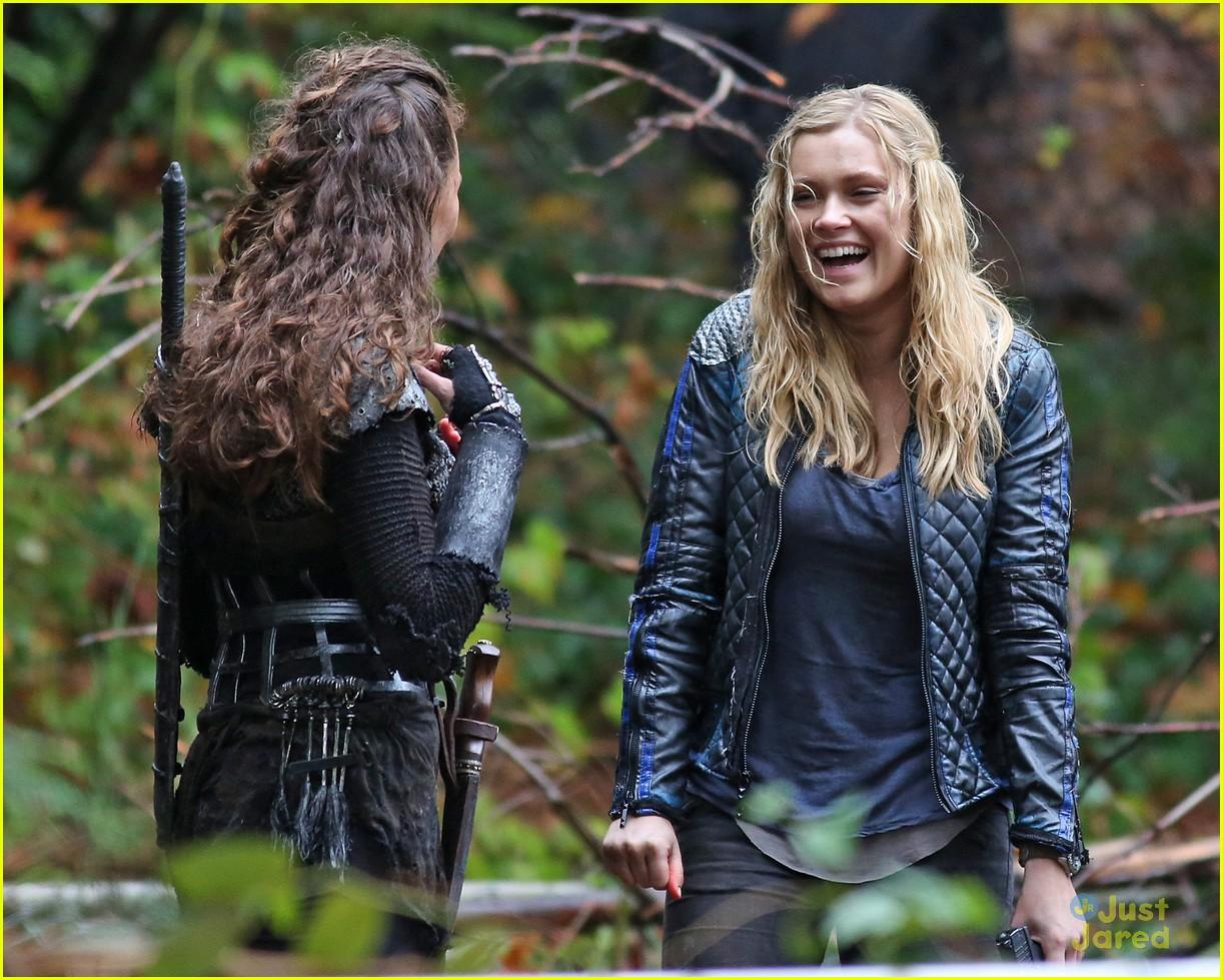 Eliza Taylor Heads Back Into The Woods on 'The 100'. Photo 736044