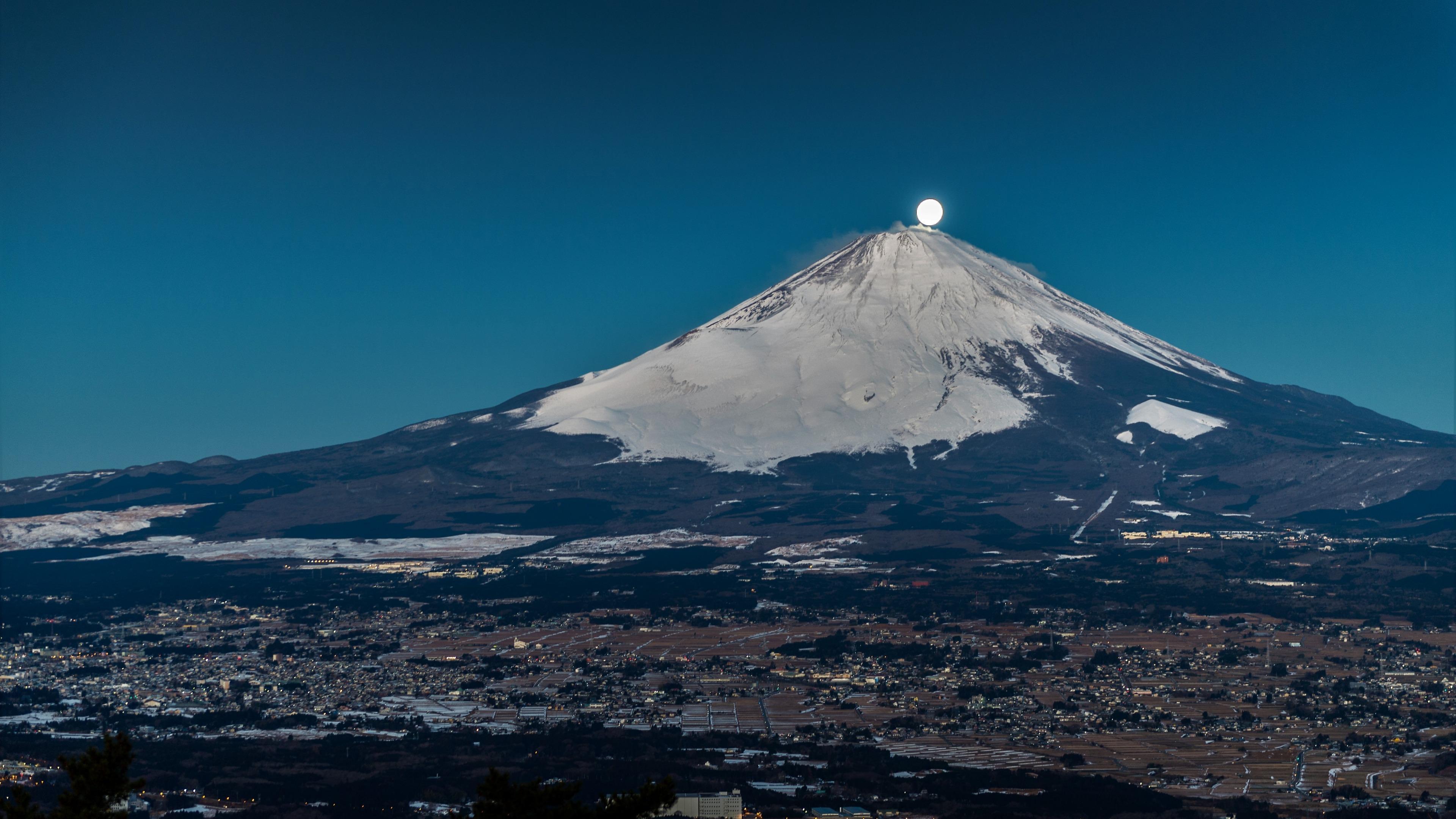 Full Moon On The Top Of Mount Fuji 4K UltraHD Wallpaper. Wallpaper
