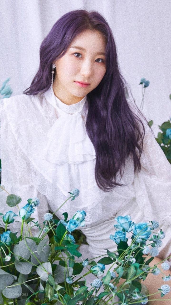 lee chaeyeon wallpaper