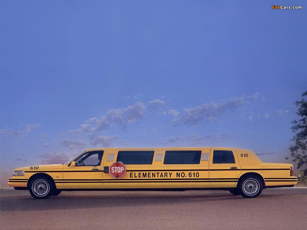 Lincoln Town Car School Bus Limousine 1995–97 wallpaper