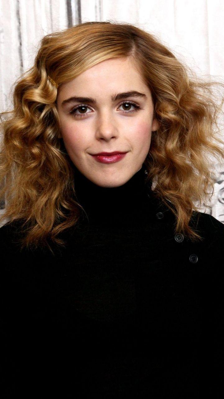 Smile, beautiful, Kiernan Shipka, 720x1280 wallpaper