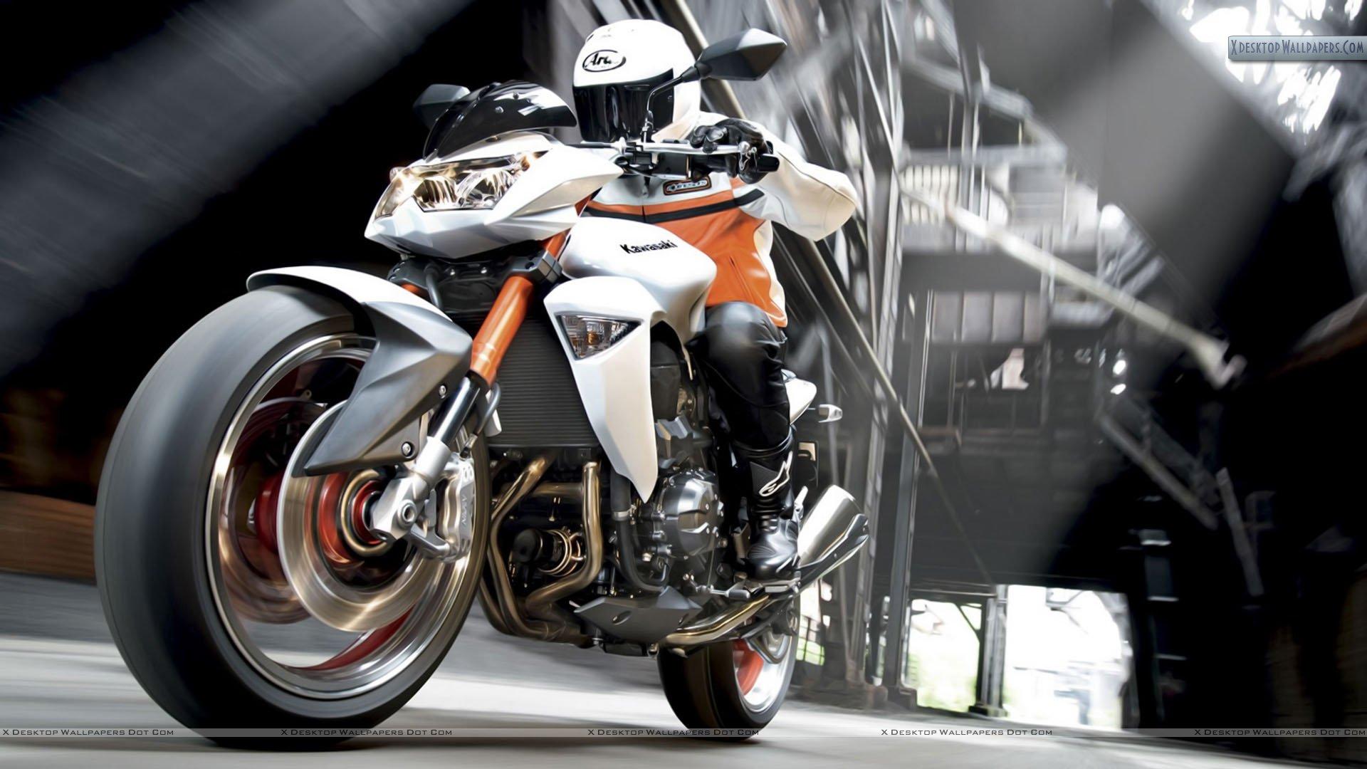 Kawasaki Z1000 White Color Test Riding Wallpaper