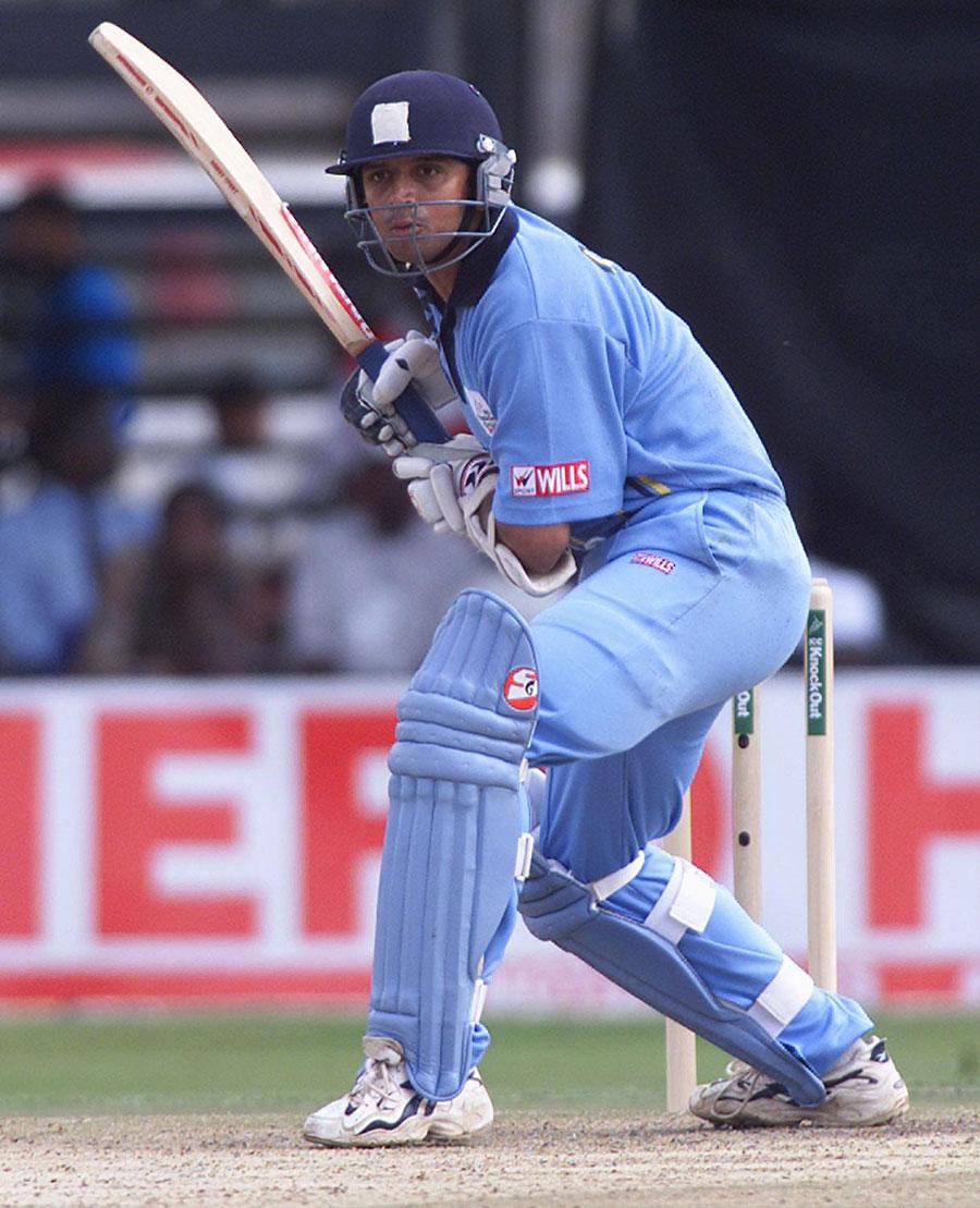 Rahul Dravid prepares to play the ball. Photo. Global