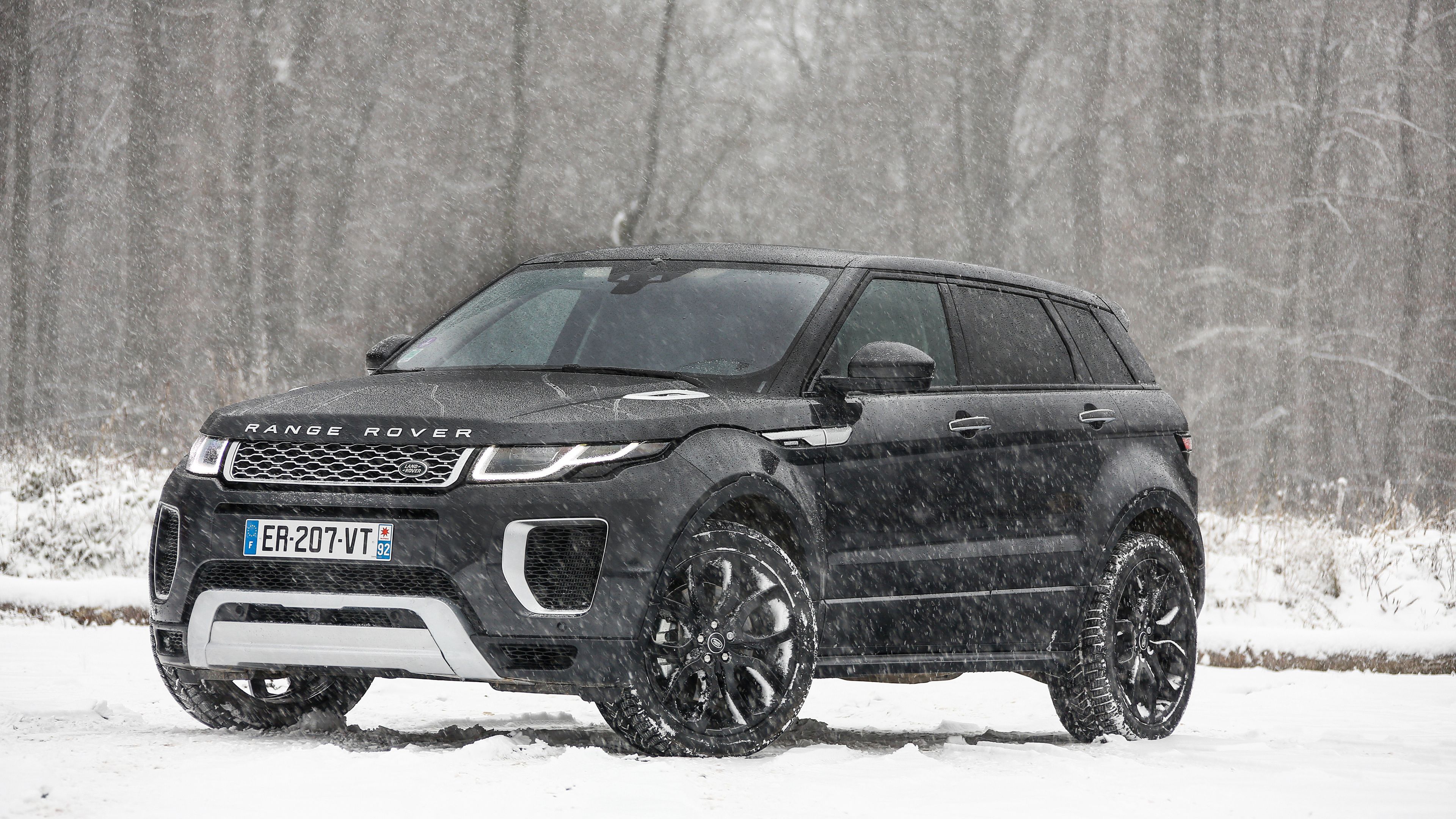Range Rover Evoque Autobiography Si4 In Snow range rover