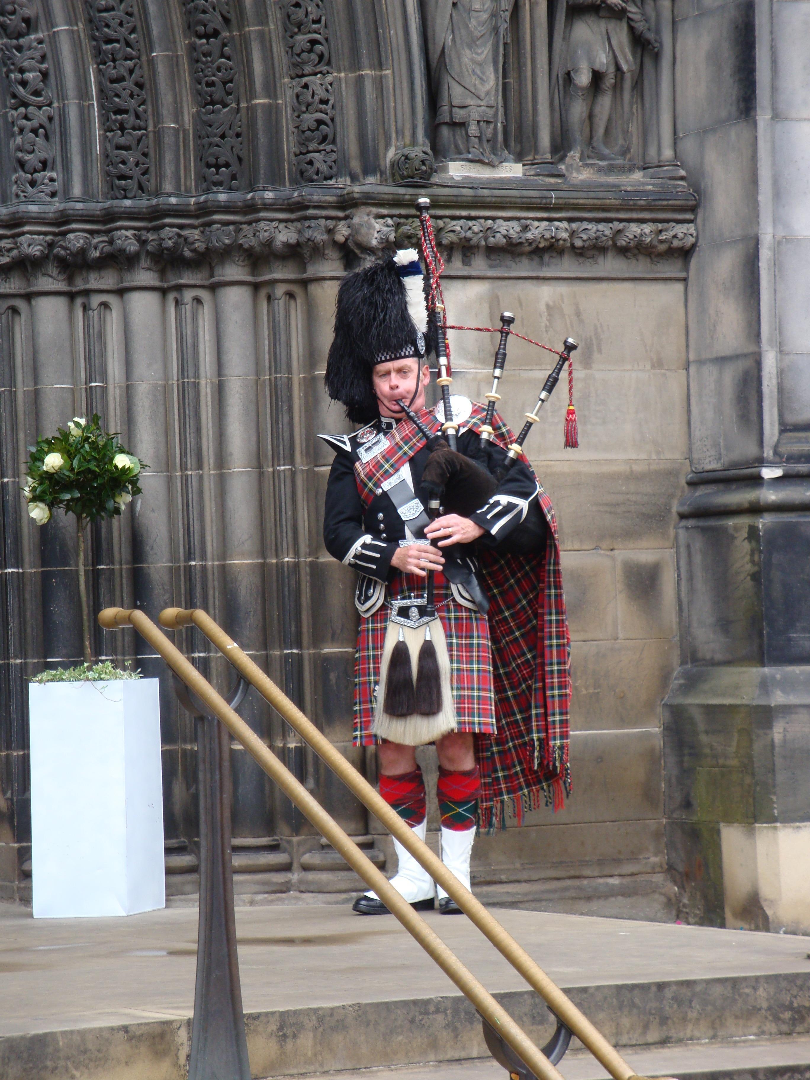 men's scotland traditional dress and bag pipe free image