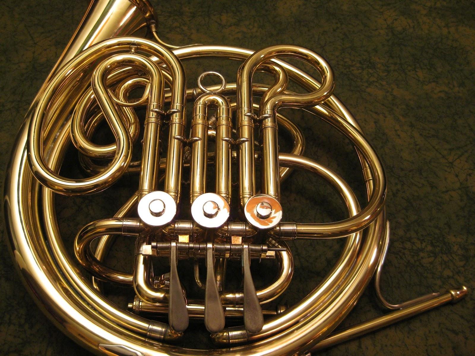 French horn HD Wallpaper