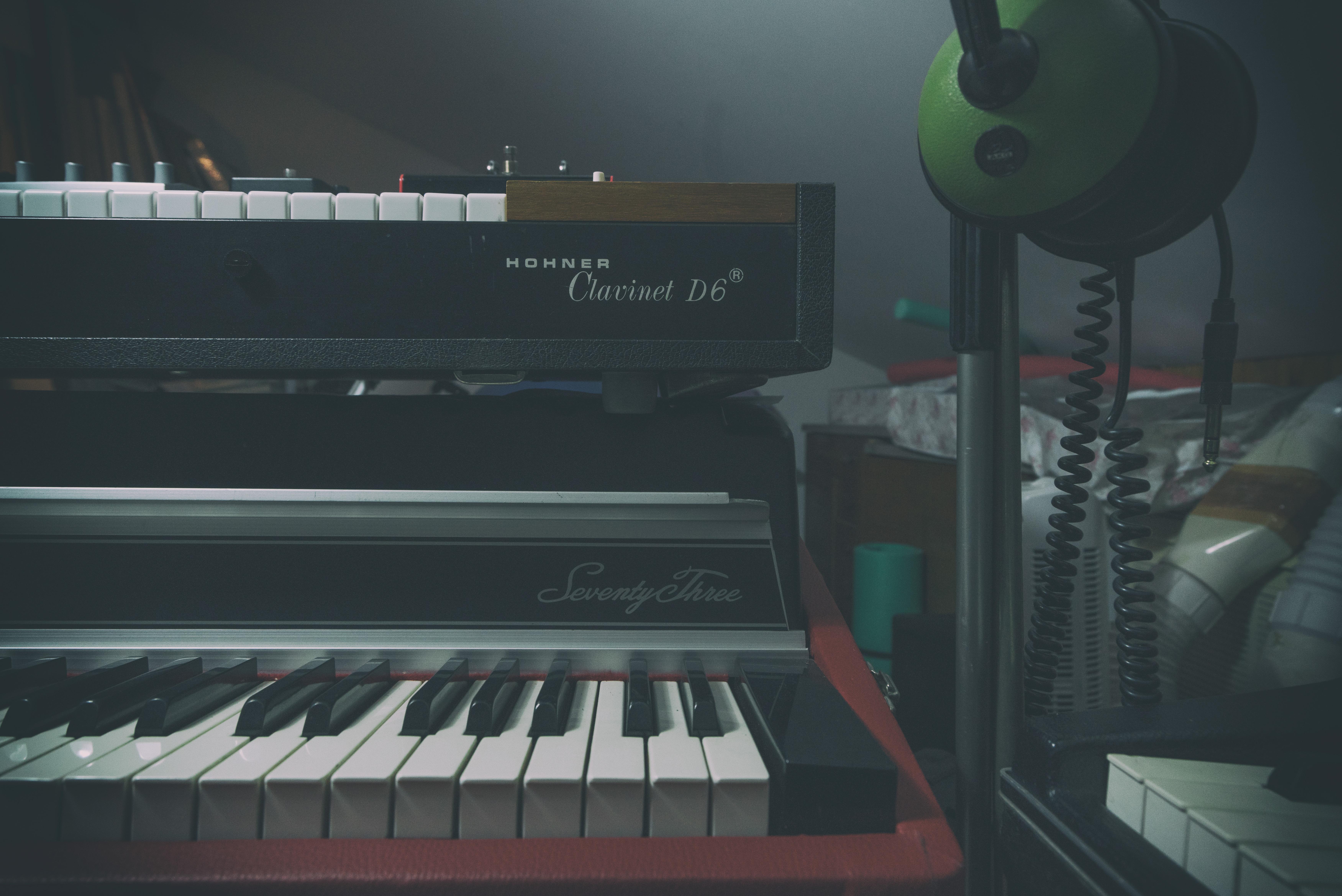 Download wallpaper 7005x4675 synthesizer, piano, musical instrument