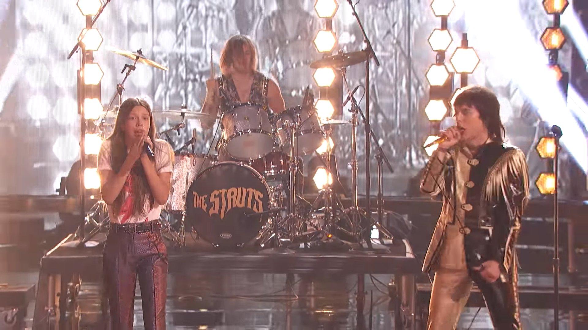 Watch Courtney Hadwin Perform With British Rock Group The Struts